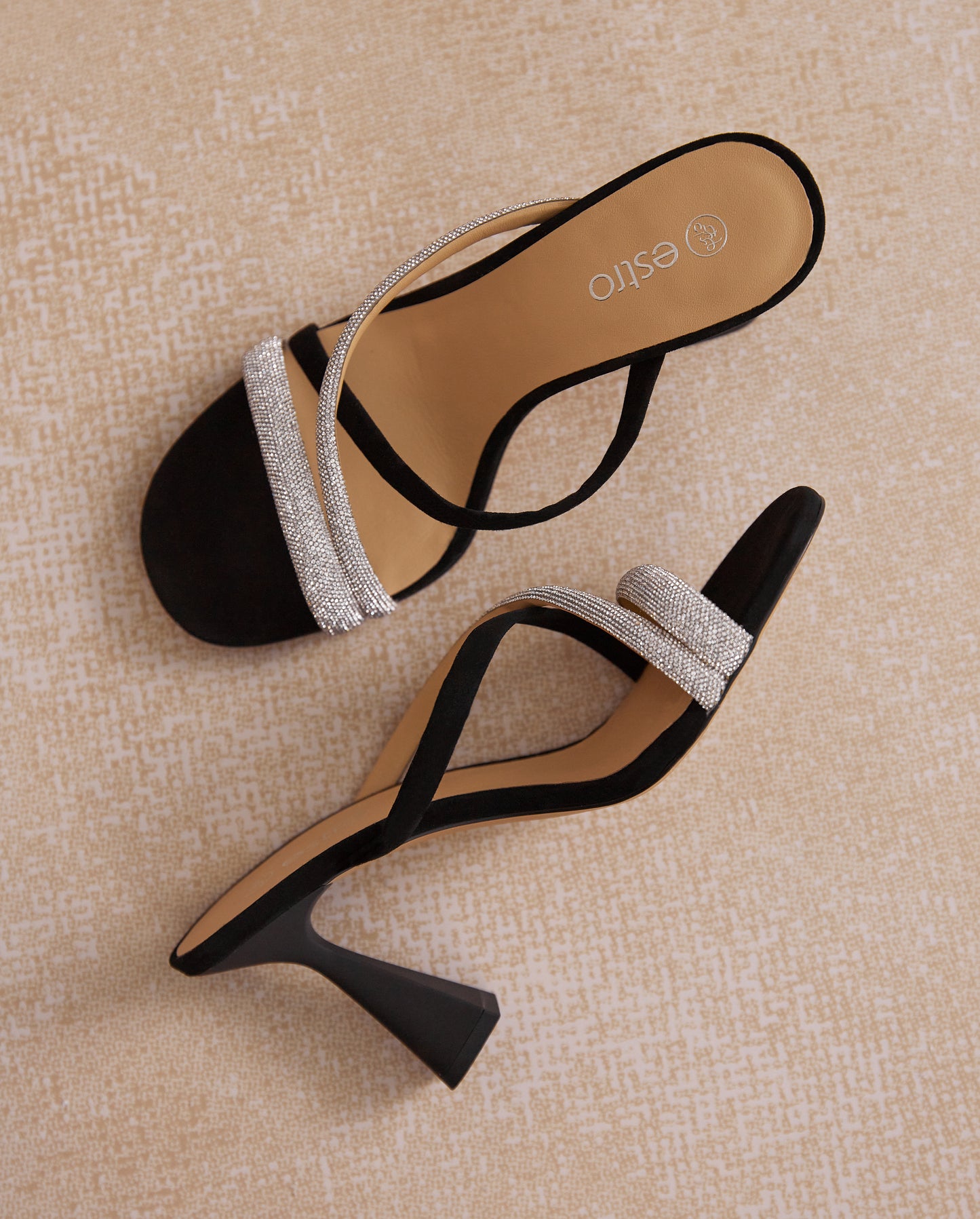 Czarne klapki damskie welurowe z cyrkoniami na obcasie Estro ER00113395