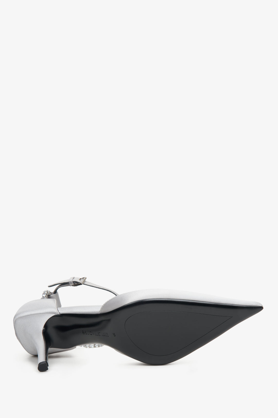 Damskie skórzane czółenka w szpic w kolorze szarym Estro x MustHave - zbliżenie na podeszwę.