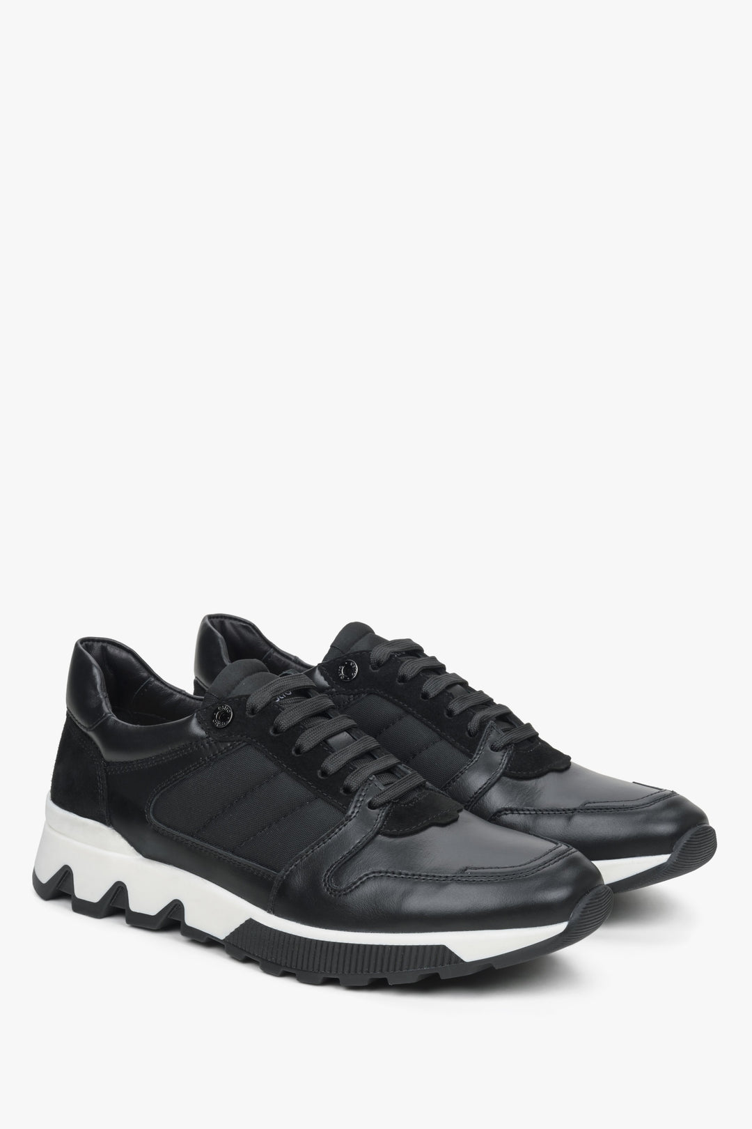 Męskie skórzano-welurowe sneakersy.