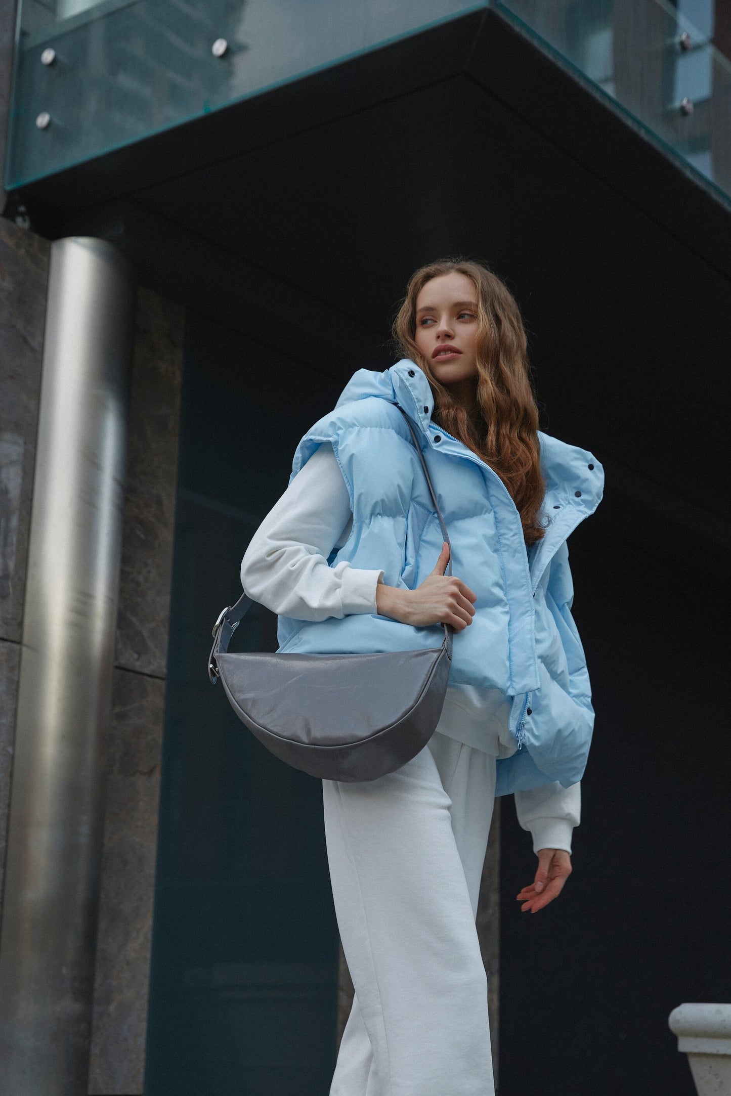 Szara torebka damska na ramię ze skóry Estro ER00114441