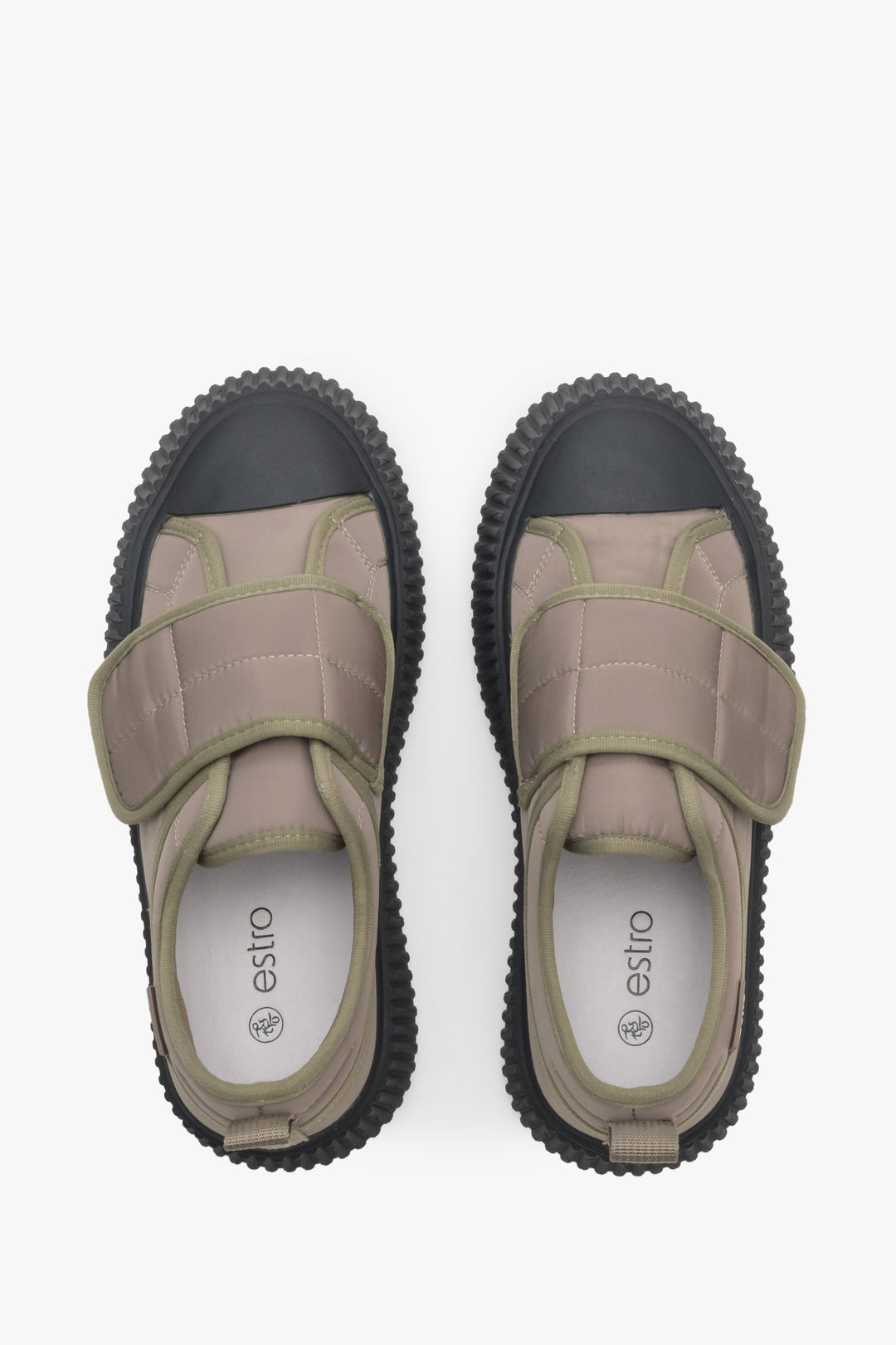 Tekstylne beżowo-czarne trampki damskie na rzep Estro - prezentacja modelu z góry.