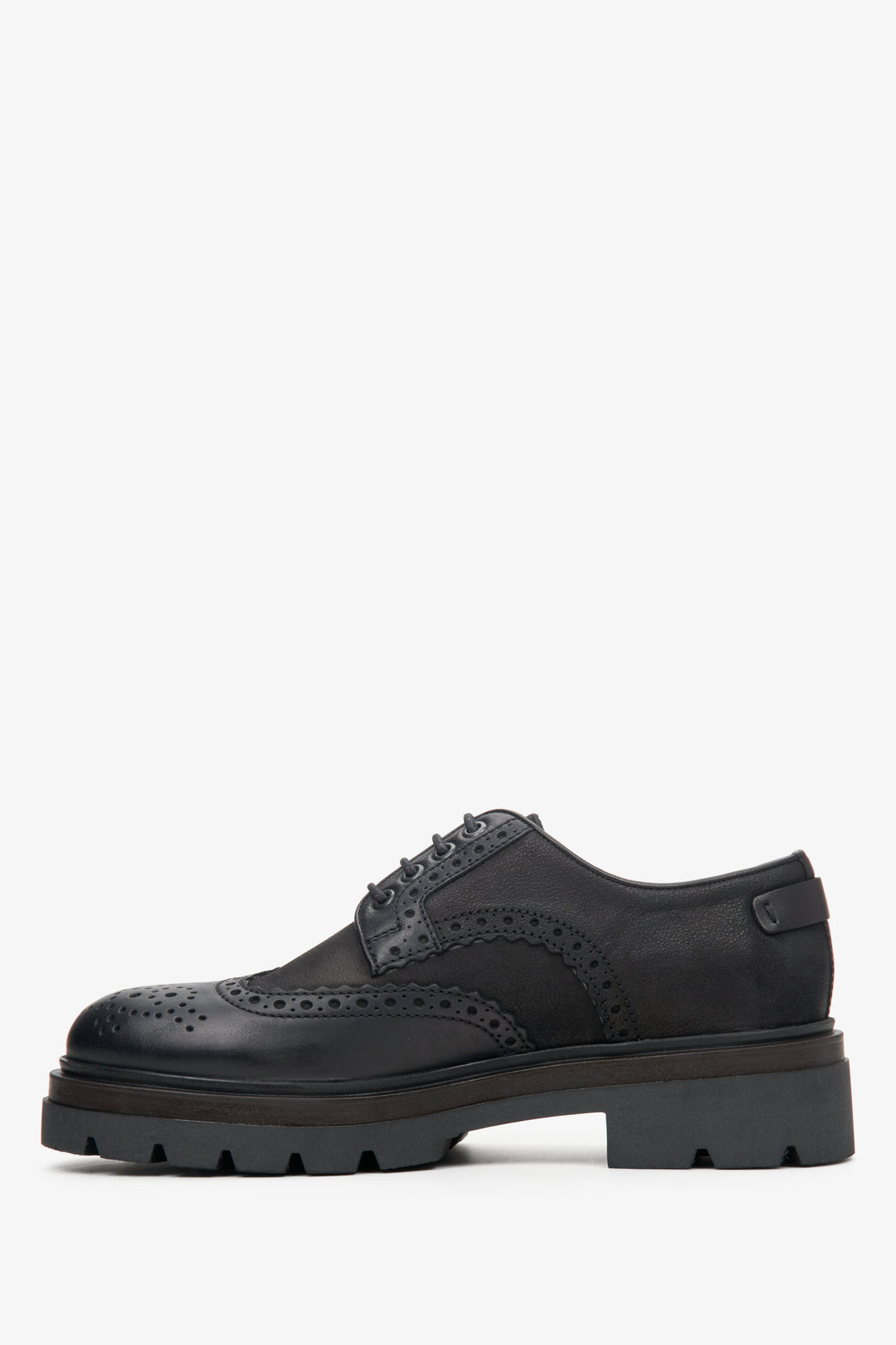 Męskie półbuty sznurowane typu oksford w kolorze czarnym marki Estro - profil butów.