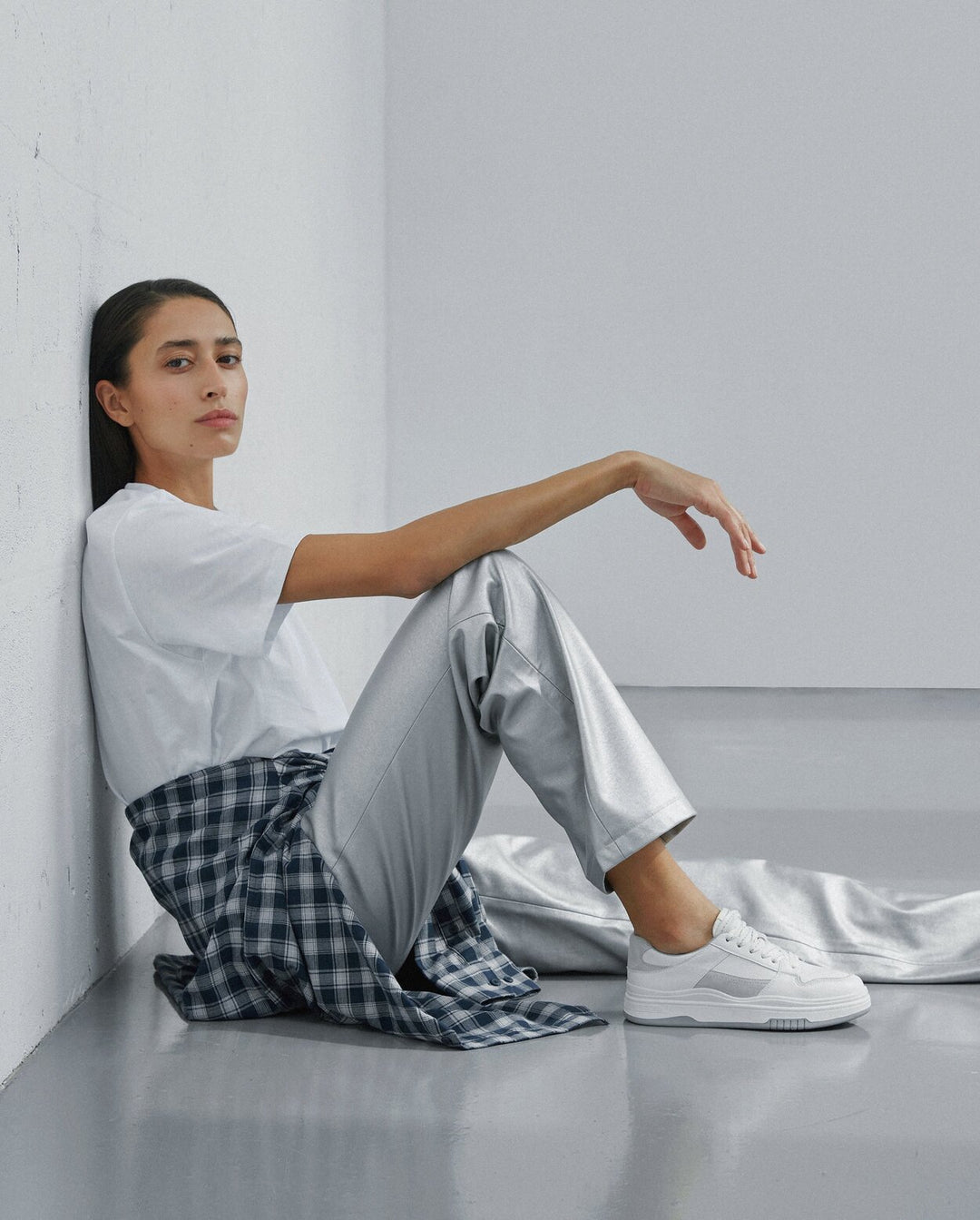 Biało-szare trampki damskie ze skóry naturalnej ES 8 ER00113315