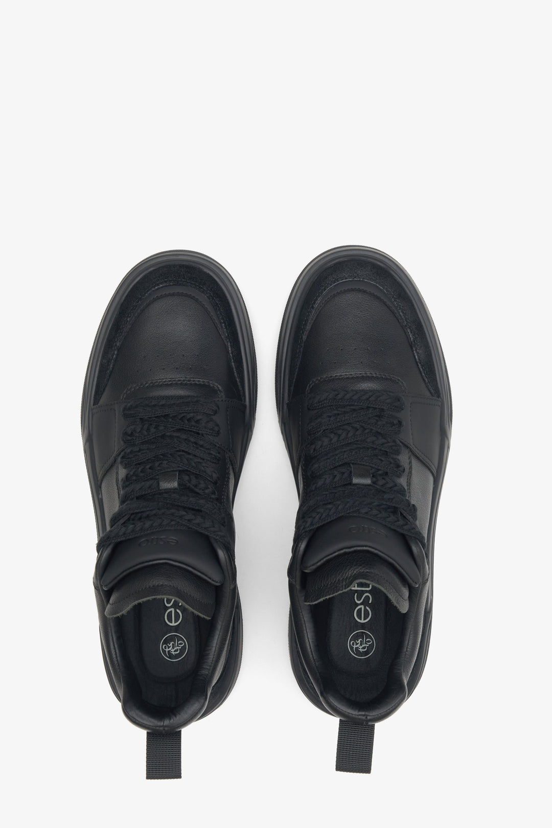 Skórzano-zamszowe wysokie sneakersy męskie Estro w kolorze czarnym - prezentacja modelu z góry.