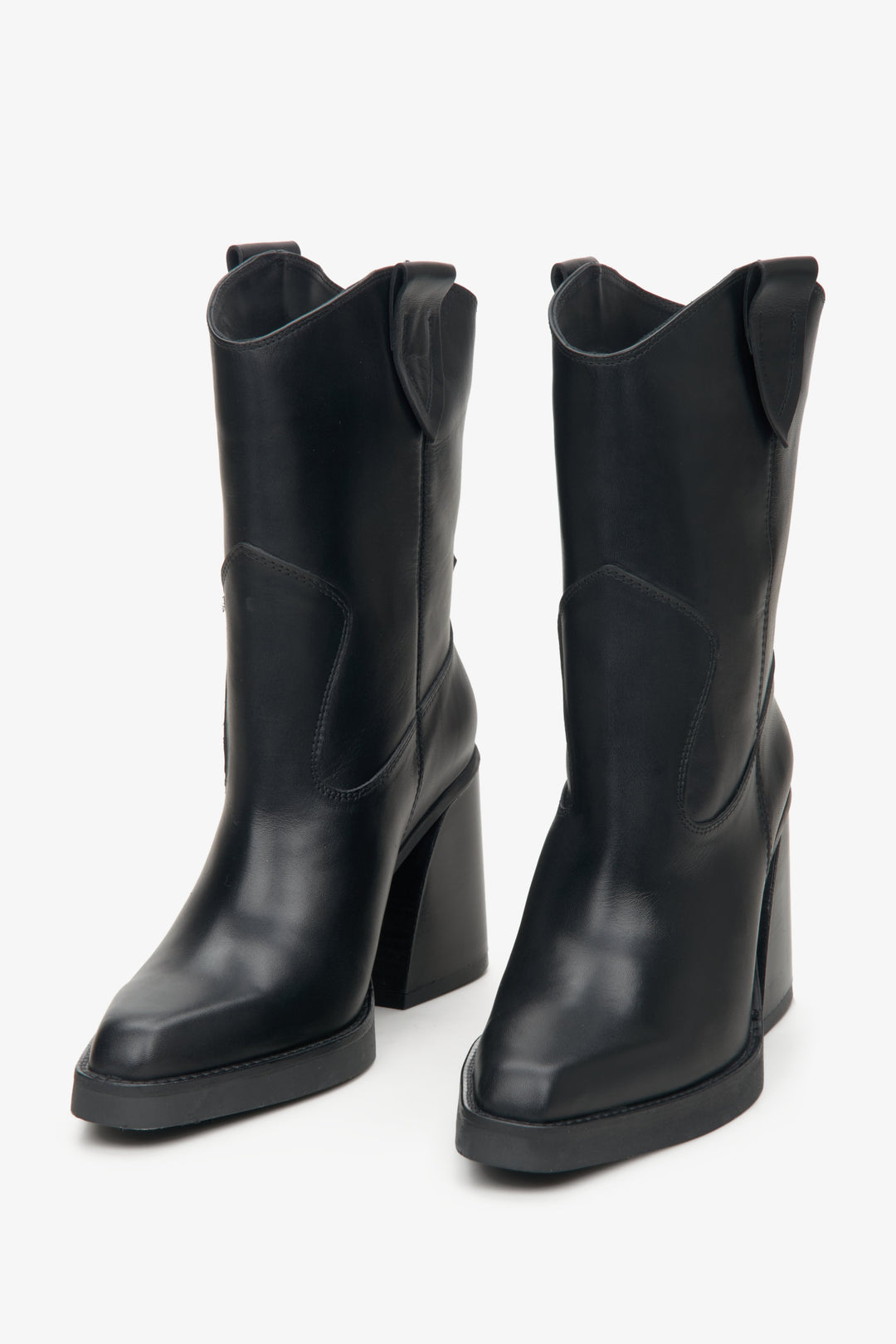 Skórzane czarne kowbojki damskie na obcasie.