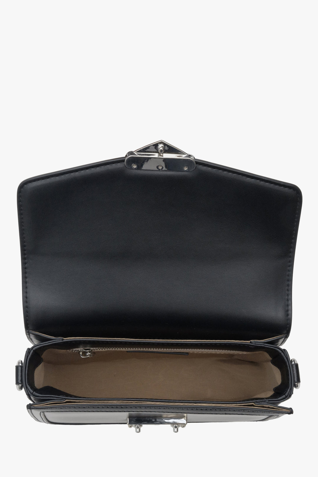 Skórzana, czarna torebka damska Estro - zbliżenie na wnętrze modelu.