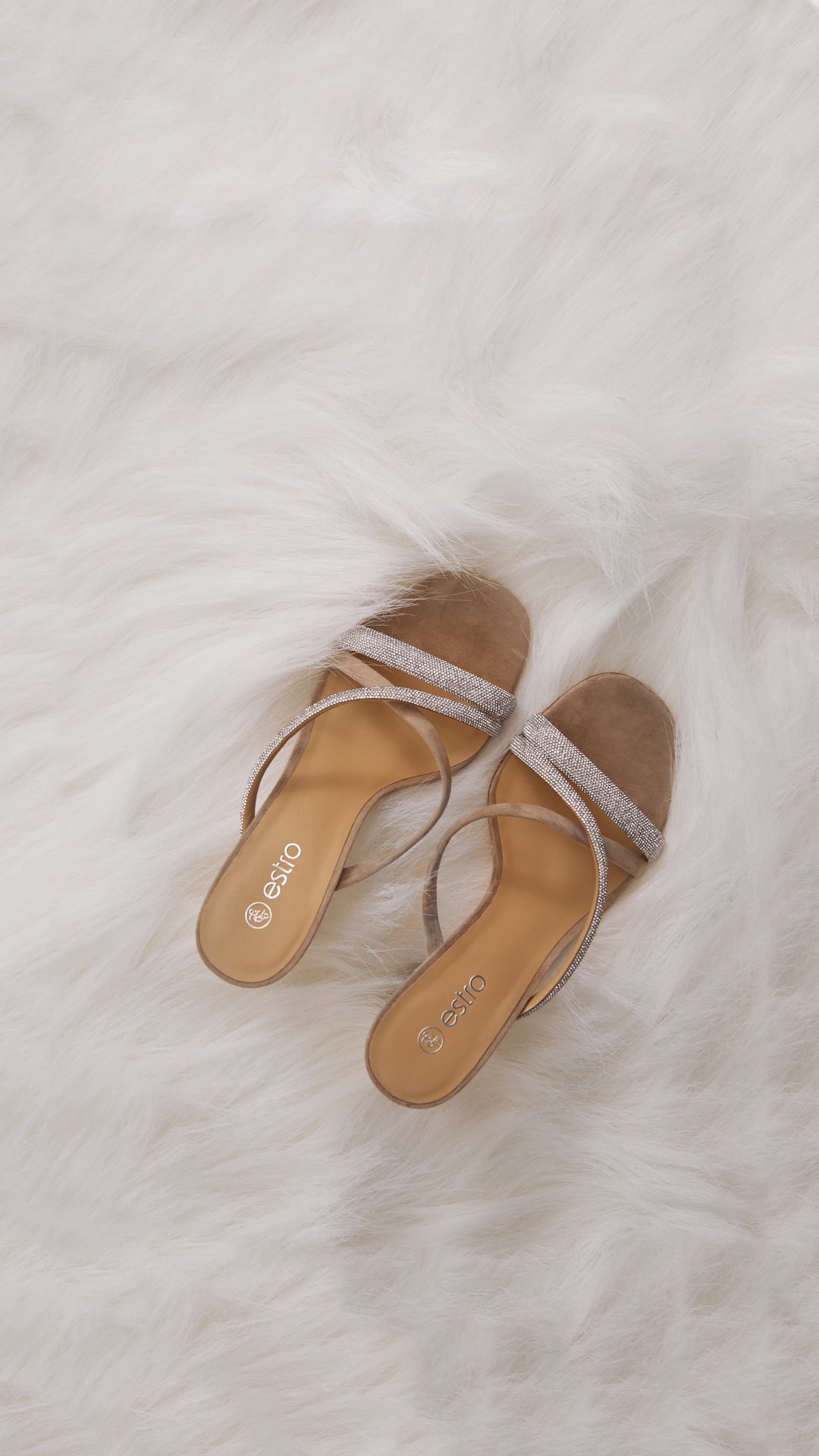 Beżowe klapki damskie welurowe z cyrkoniami na obcasie Estro ER00113396
