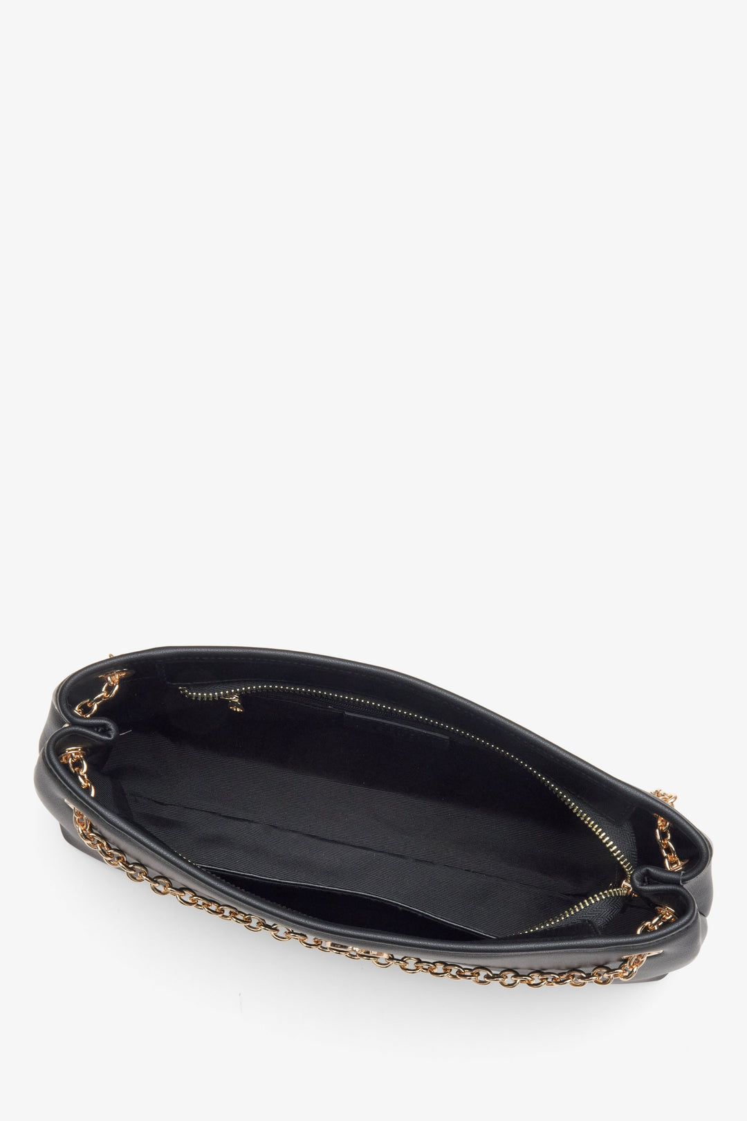 Czarna torebka damska - bagietka Estro - zbliżenie na wnętrze modelu.