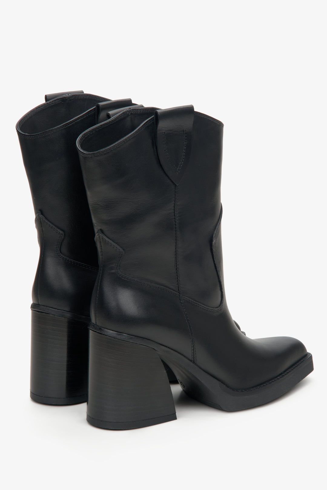 Kowbojki damskie czarne ze skóry naturalnej Estro - zbliżenie na linię boczną i obcas.
