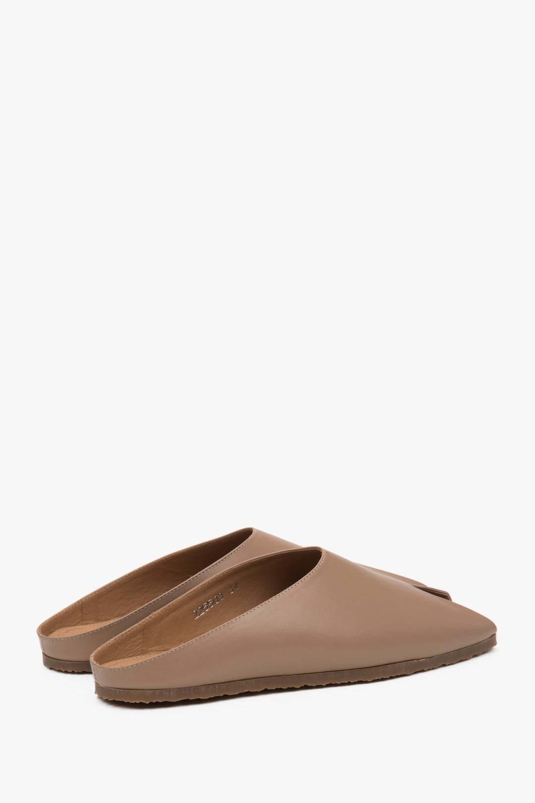 Damskie klapki Premium z beżowej włoskiej skóry naturalnej.