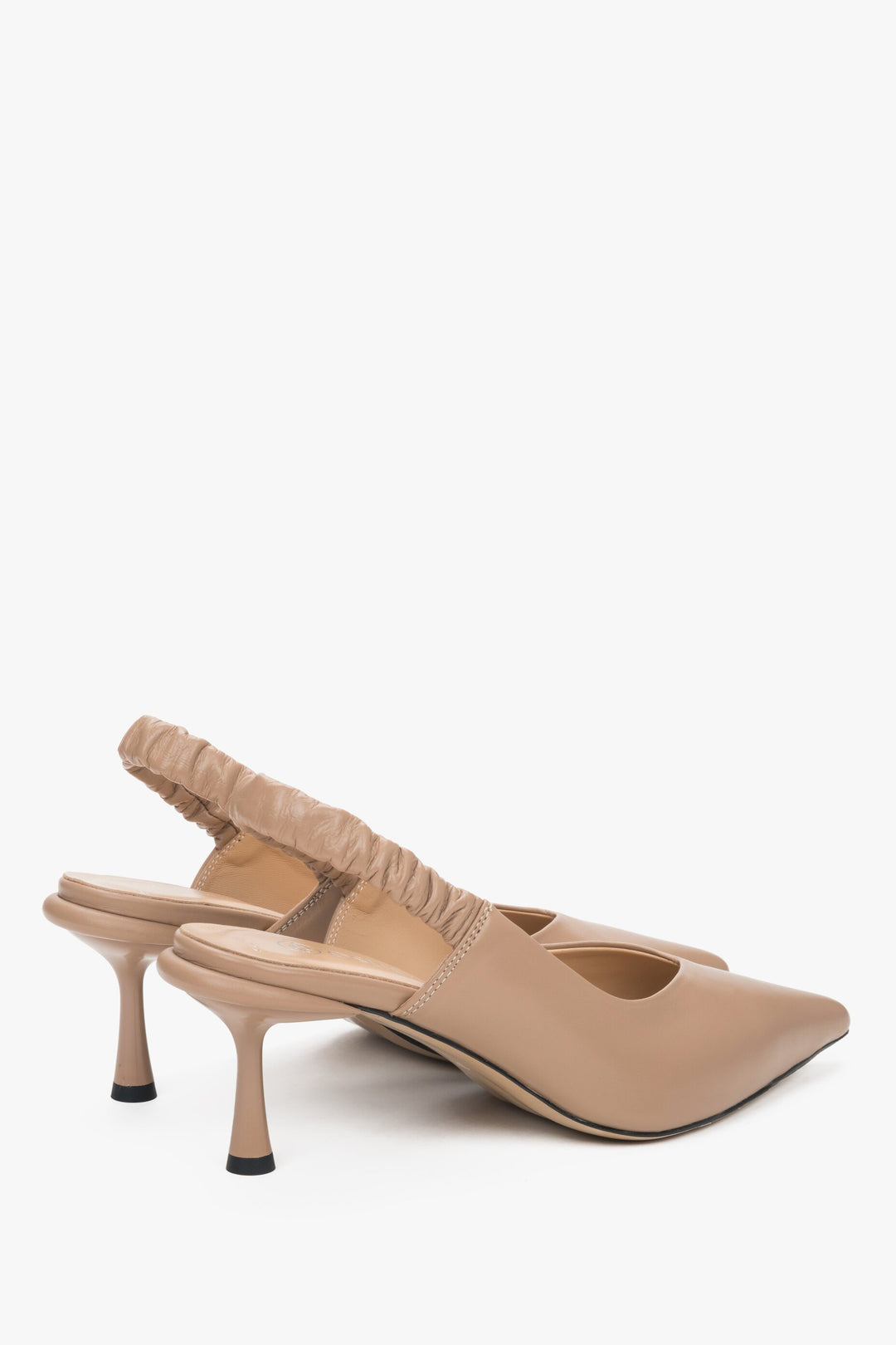 Damskie beżowe slingbacki Estro ze skóry naturalnej.