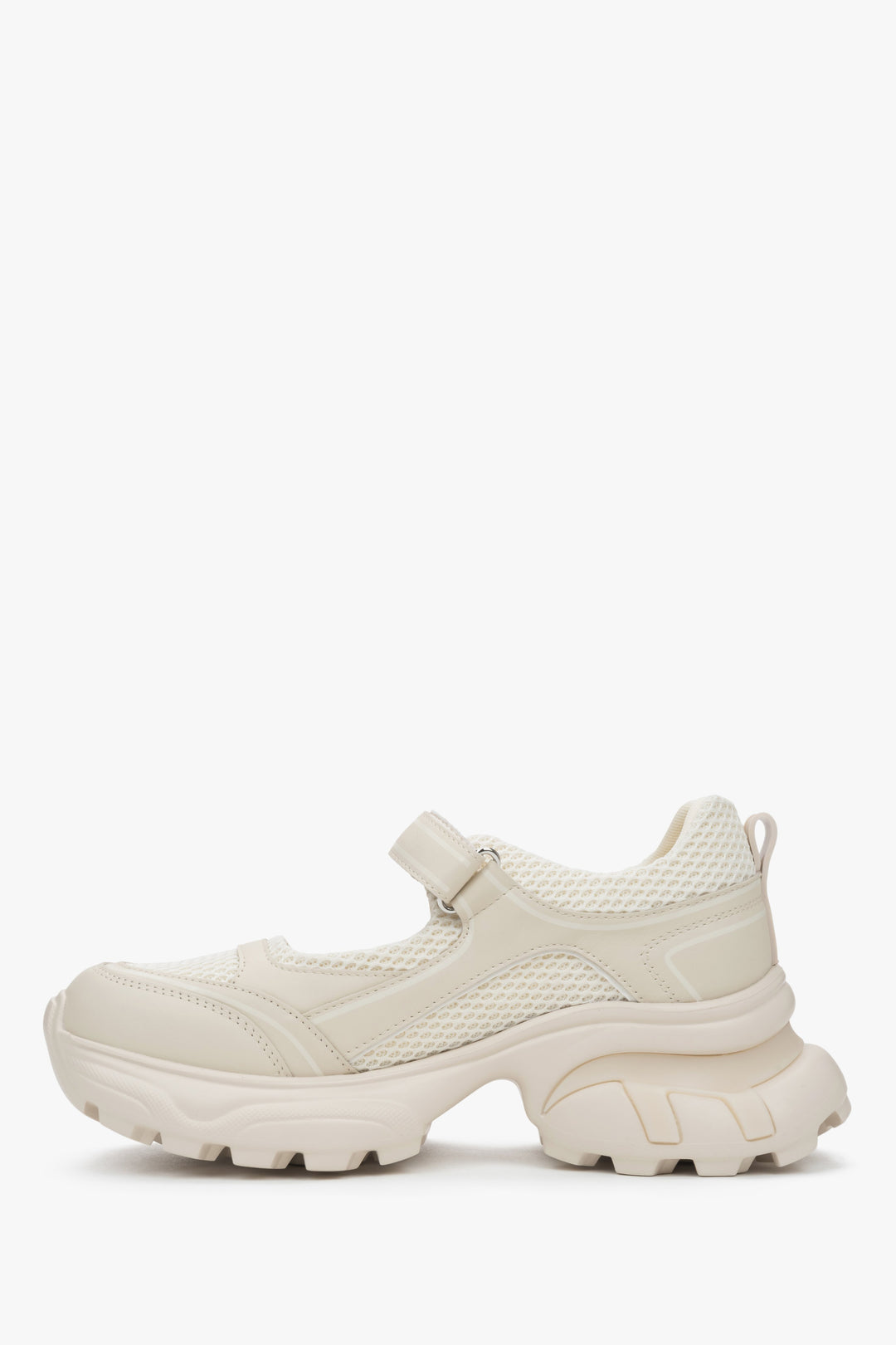 Lekkie beżowe trampki damskie ES8 - połączenie przewiewności sandałów i subtelnego designu, wykonane ze skóry i oddychających tekstyliów.