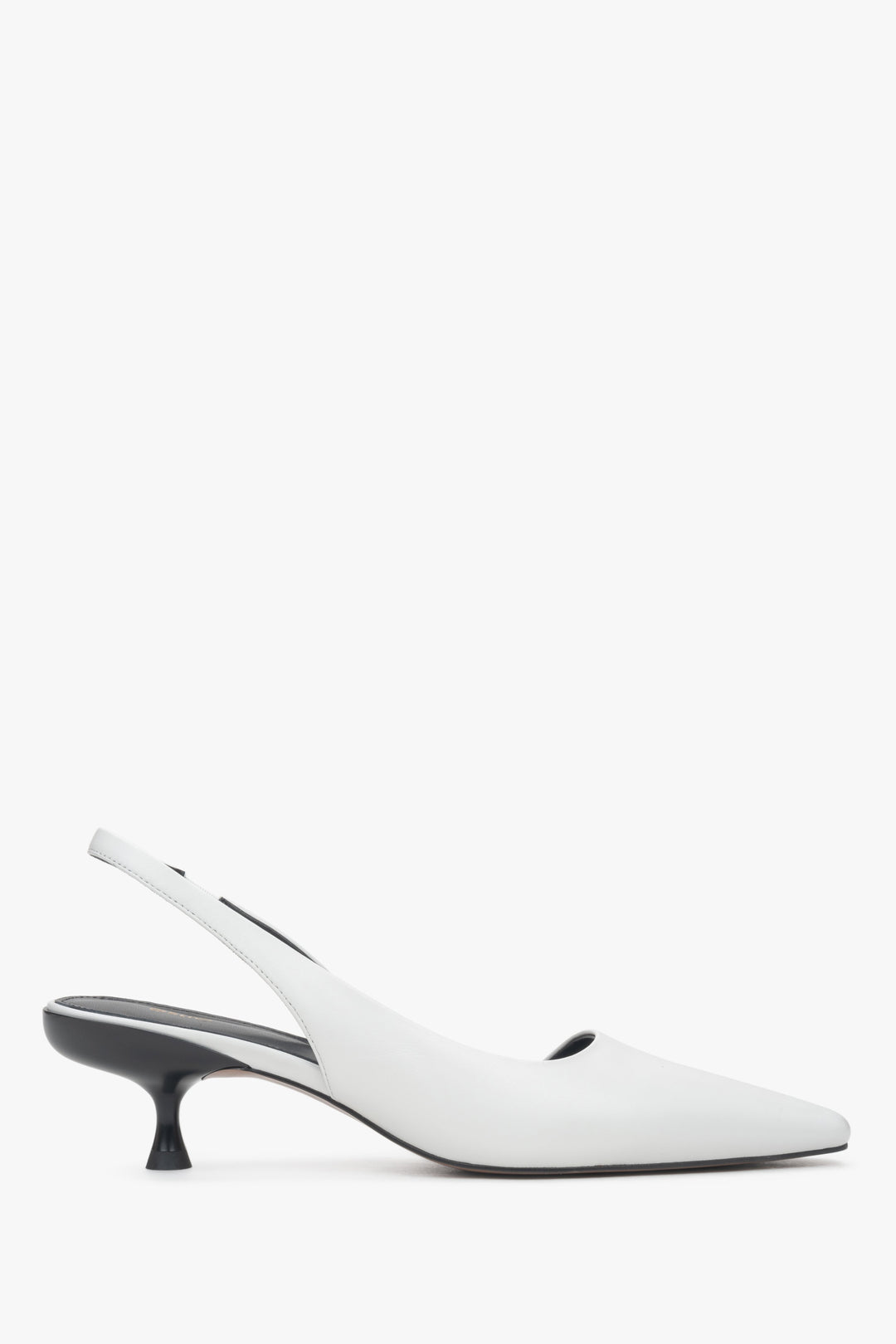 Białe skórzane czółenka damskie na niskim obcasie typu slingback Estro ER00116926.