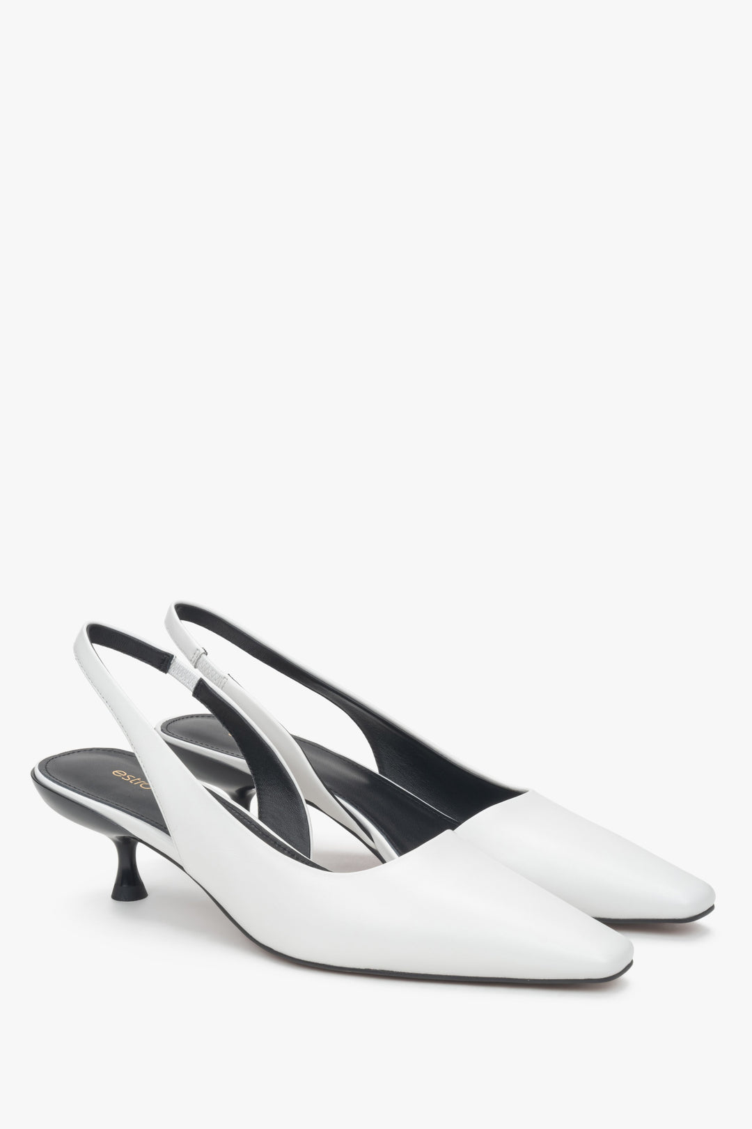 Białe damskie czółenka ze skóry naturalnej na niskim obcasie typu slingback marki Estro.