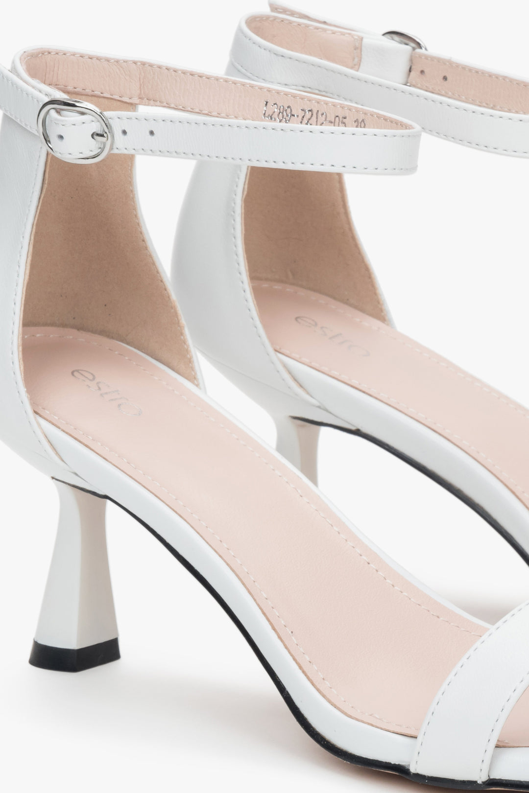 Białe skórzane sandałki damskie na obcasie kielichowym od Estro - kwintesencja letniej elegancji, wygody i kobiecego uroku.