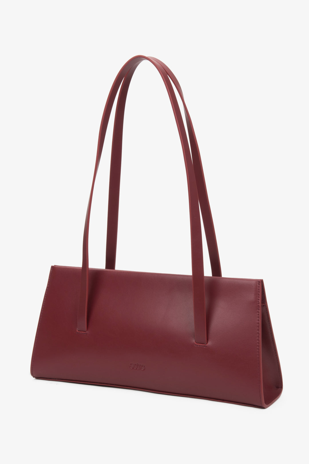 Stylowa torebka damska Estro w odcieniu  bordo, uszyta ze skóry naturalnej i wyposażona w długie rączki do noszenia na ramieniu.