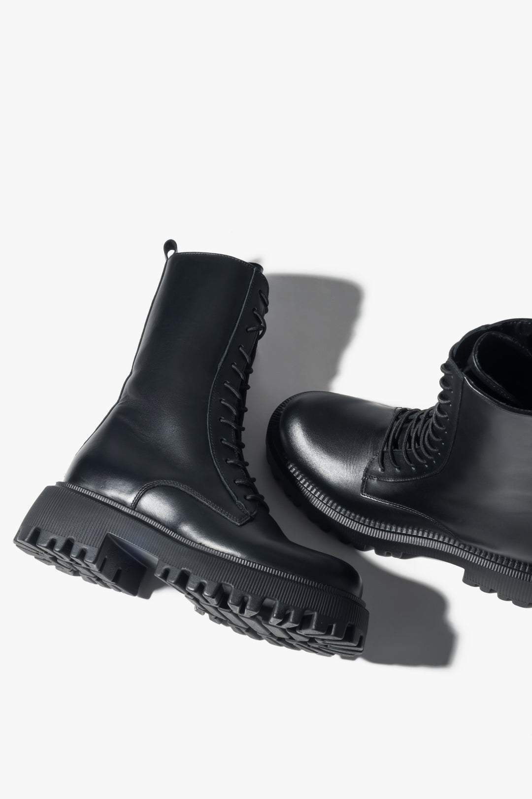 Podwyższane, czarne botki damskie z włoskiej skóry naturalnej Premium Estro ER00115925.