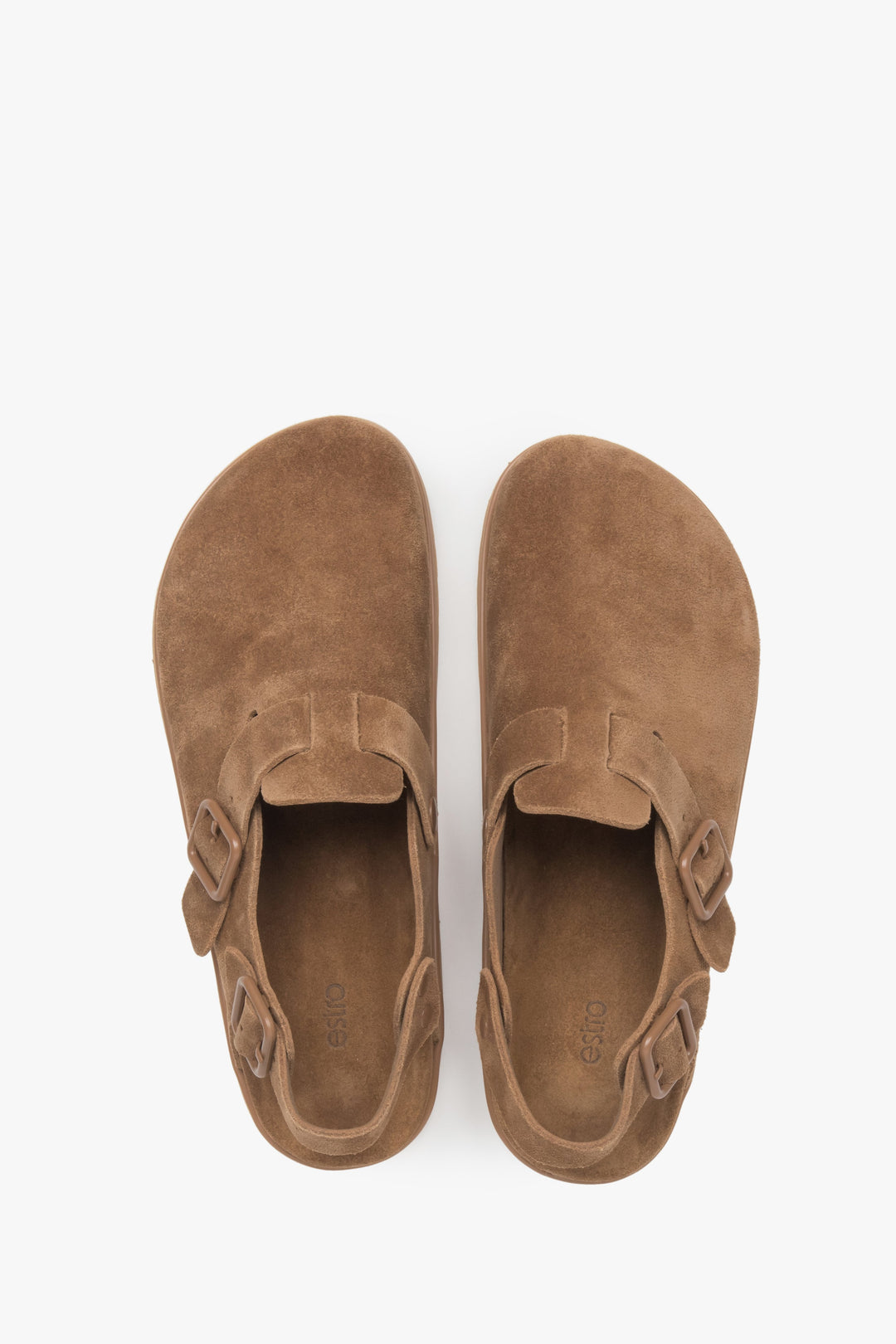 Przytulne brązowe chodaki damskie Estro z weluru naturalnego.