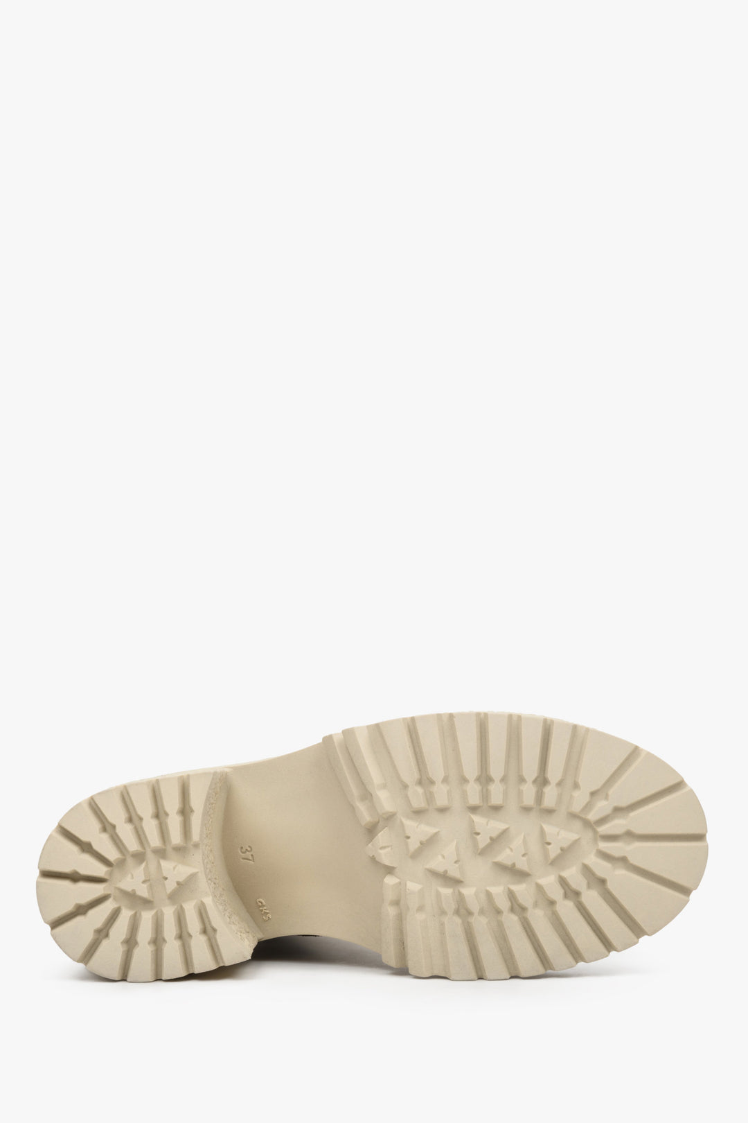 Beżowe botki damskie na stabilnym obcasie Estro - zbliżenie na podeszwę.