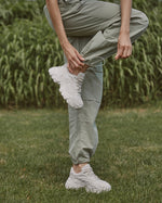 Jasnobeżowe sneakersy damskie na platformie z łączonych materiałów ES 8 ER00113227