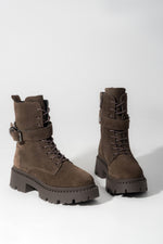 Ciemnobrązowe botki damskie z włoskiego weluru naturalnego Premium z lekkim ociepleniem Estro ER00116562