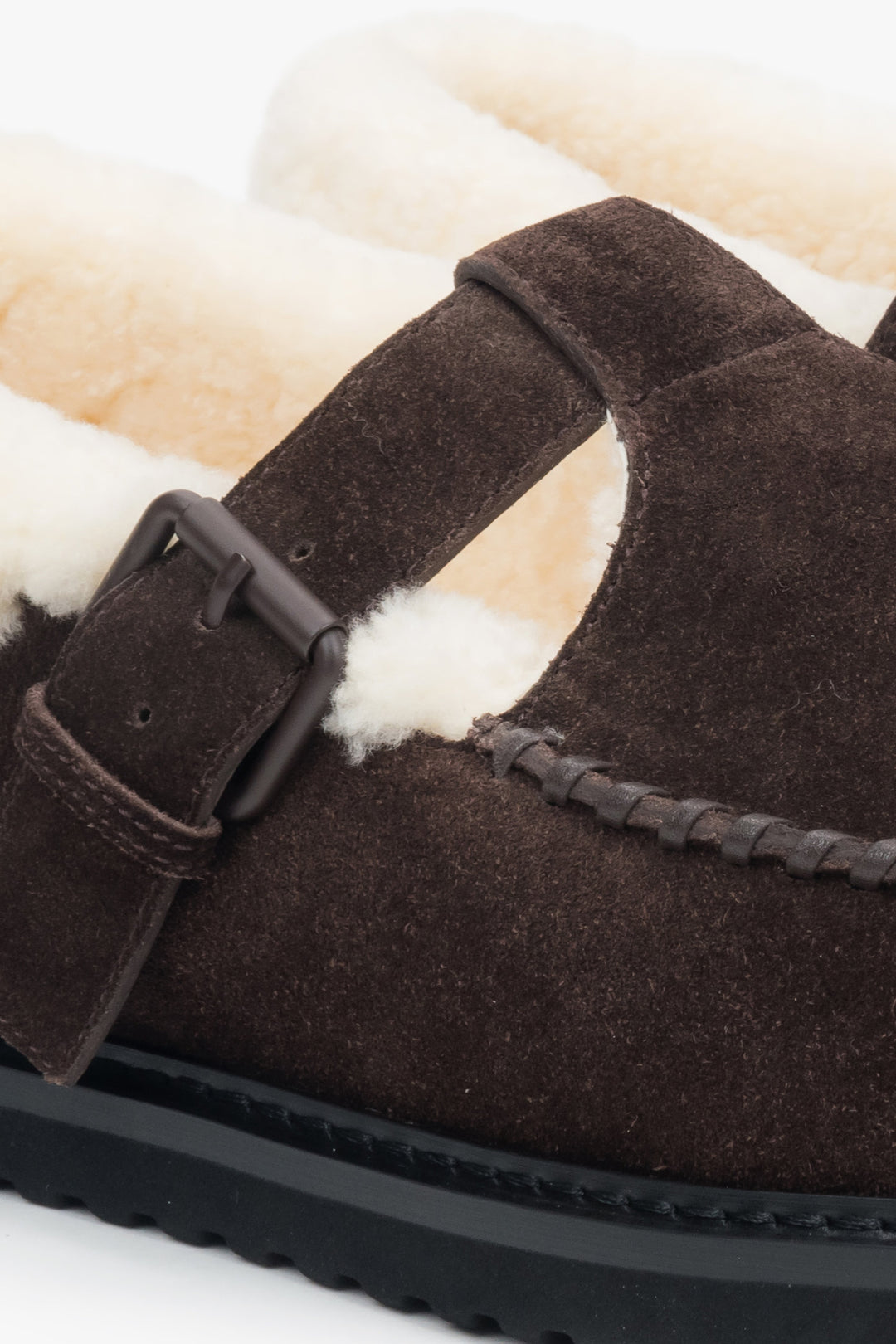 Ciemnobrązowe, zimowe mokasyny damskie z weluru naturalnego i futra Estro.