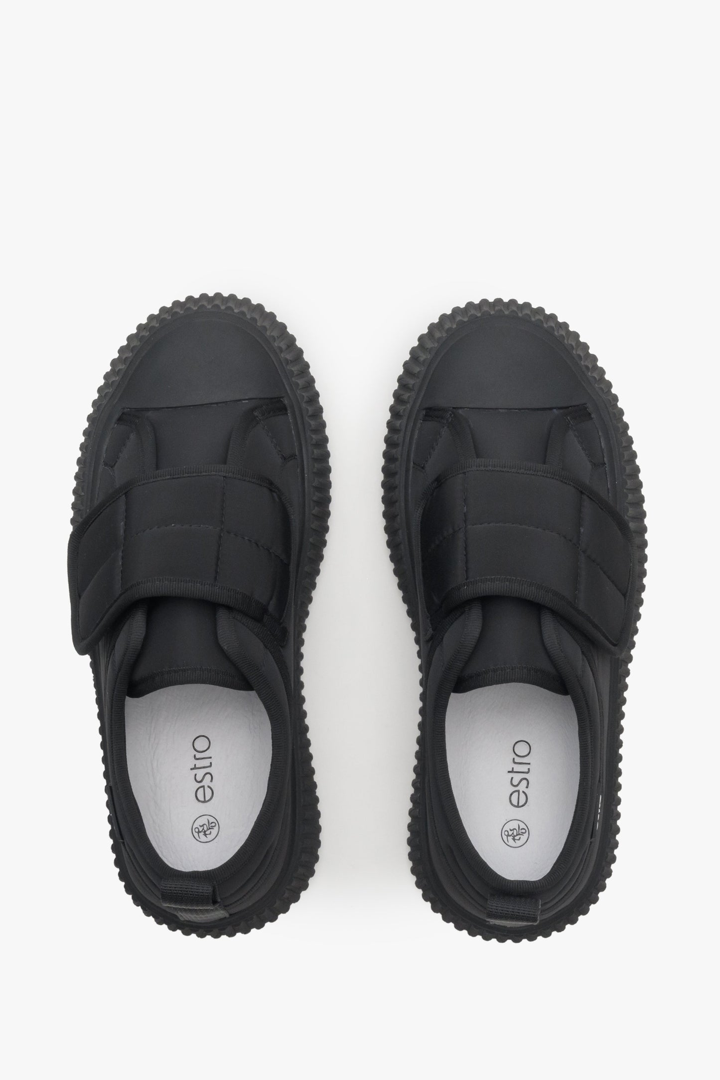 Tekstylne czarne trampki damskie na rzep Estro - prezentacja modelu z góry.