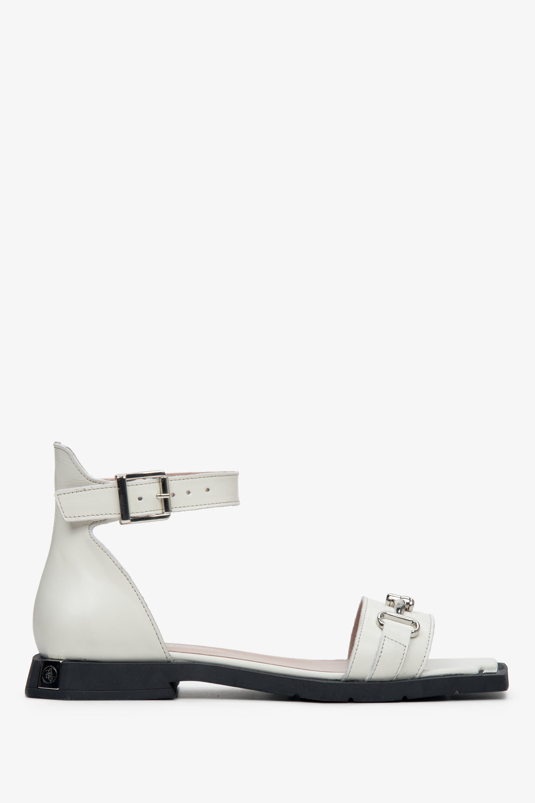 Beżowe sandały damskie z zakrytą piętą Estro ER00111554