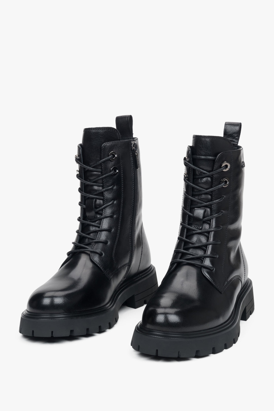 Damskie czarne botki na platformie ze skóry naturalnej Estro.