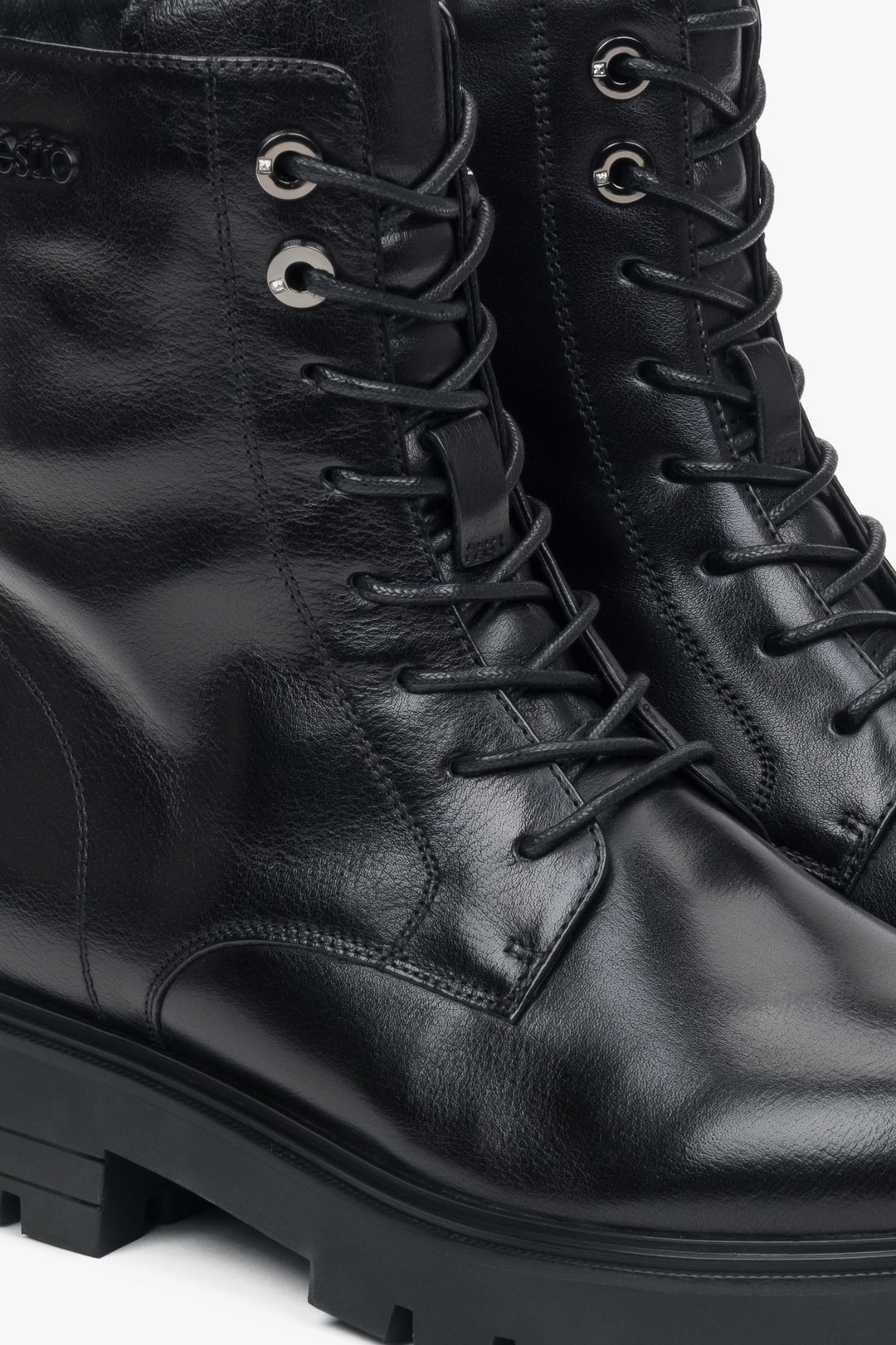 Ze skóry naturalnej, czarne botki damskie na platformie Estro.