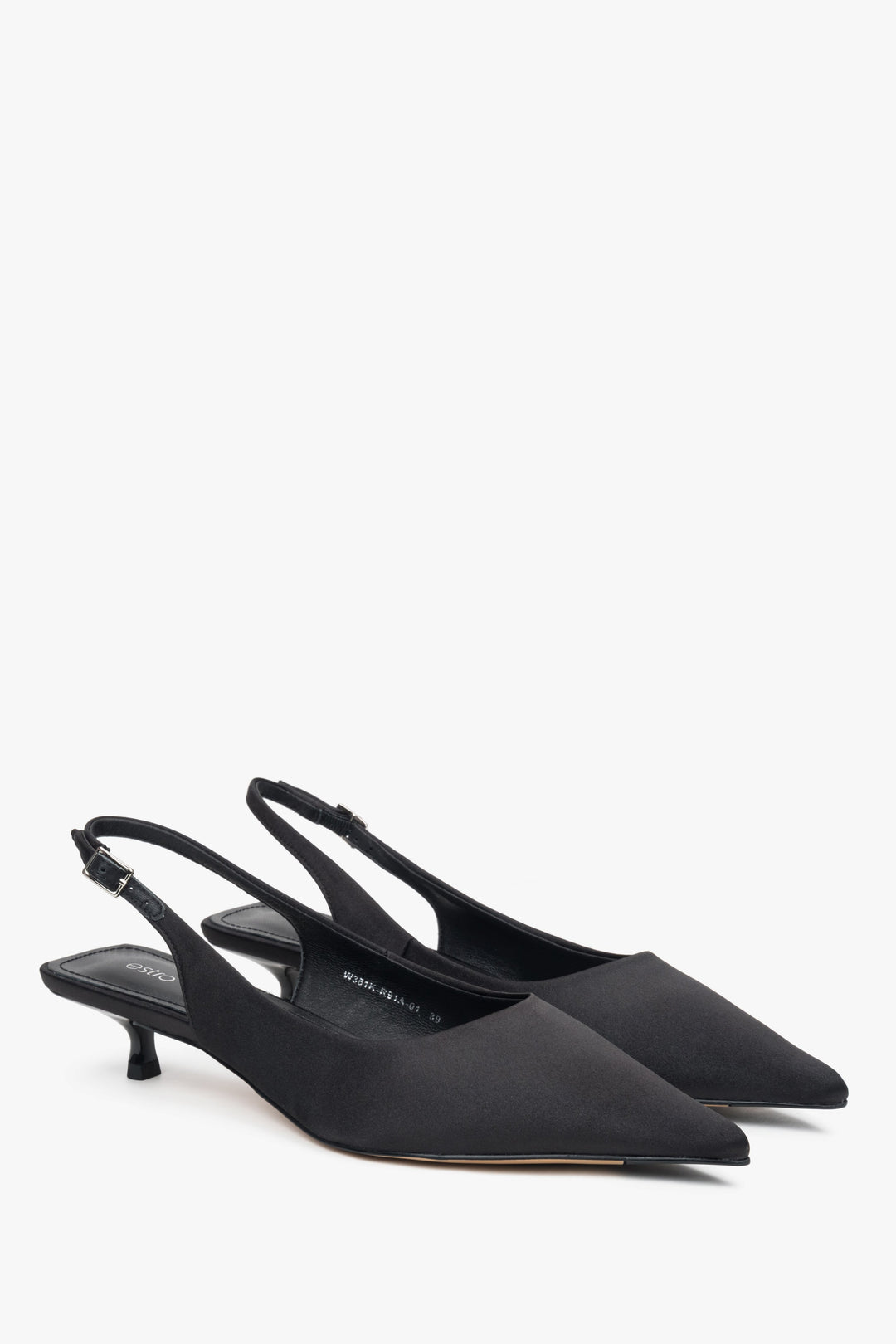 Stylowe czarne czółenka damskie Estro, uszyte z delikatnych tekstyliów, typu slingback, osadzone na wygodnym, niskim obcasie.