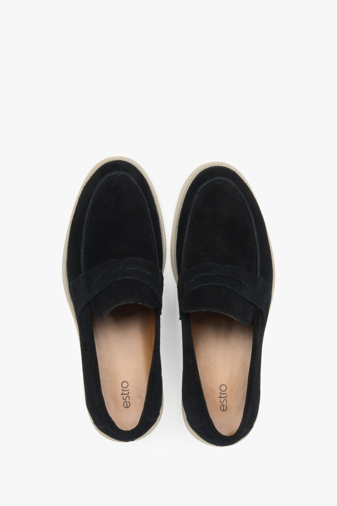 Loafersy z weluru naturalnego Premium marki Estro w czarnej kolorystyce - prezentacja z góry.