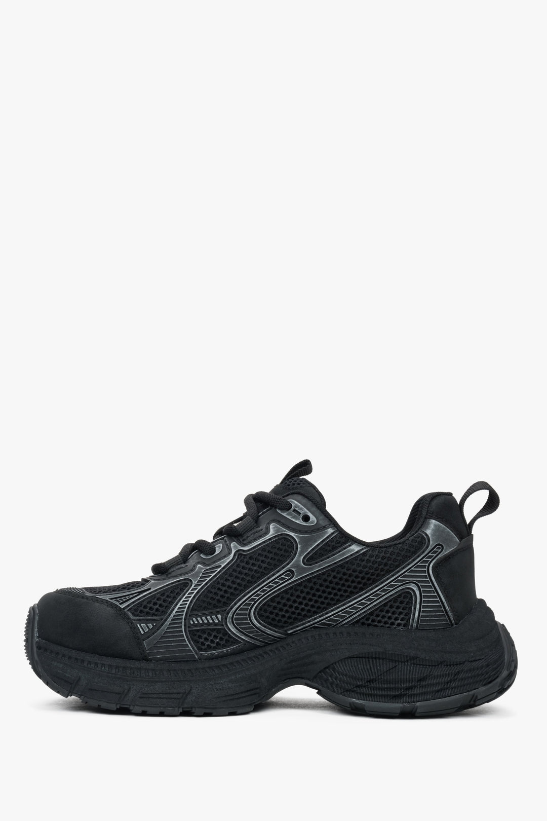Stylowe czarne sneakersy damskie ES8, idealne do aktywności fizycznej, uszyte z trwałej ekoskóry i oddychającej siateczki.