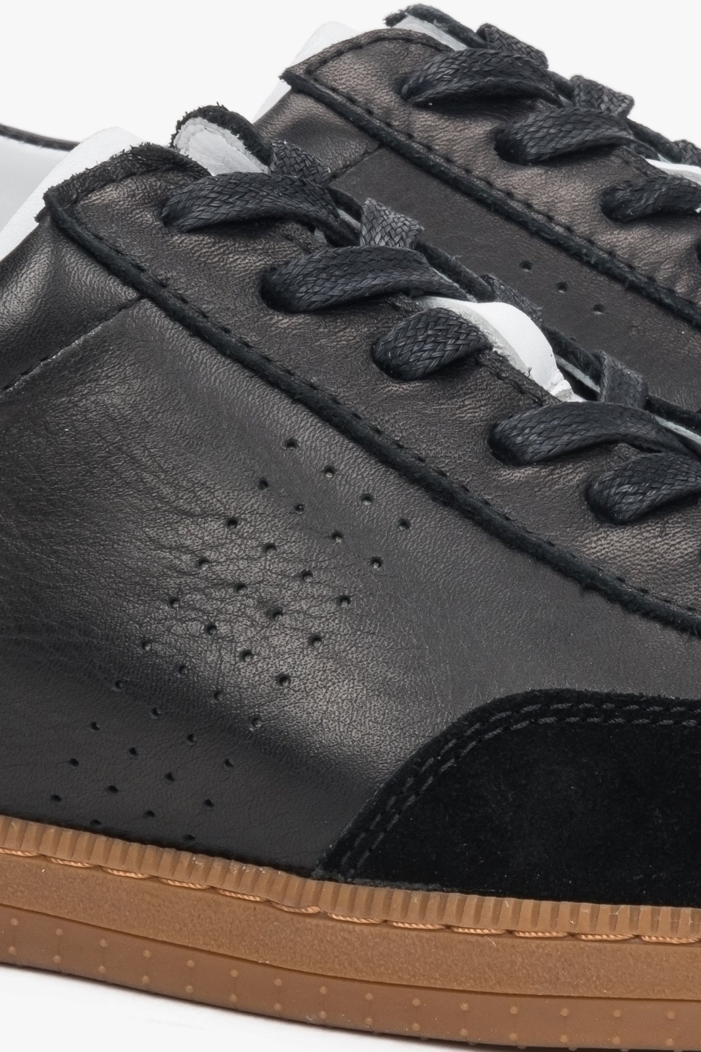 Czarne sneakersy męskie ze skóry naturalnej i weluru.