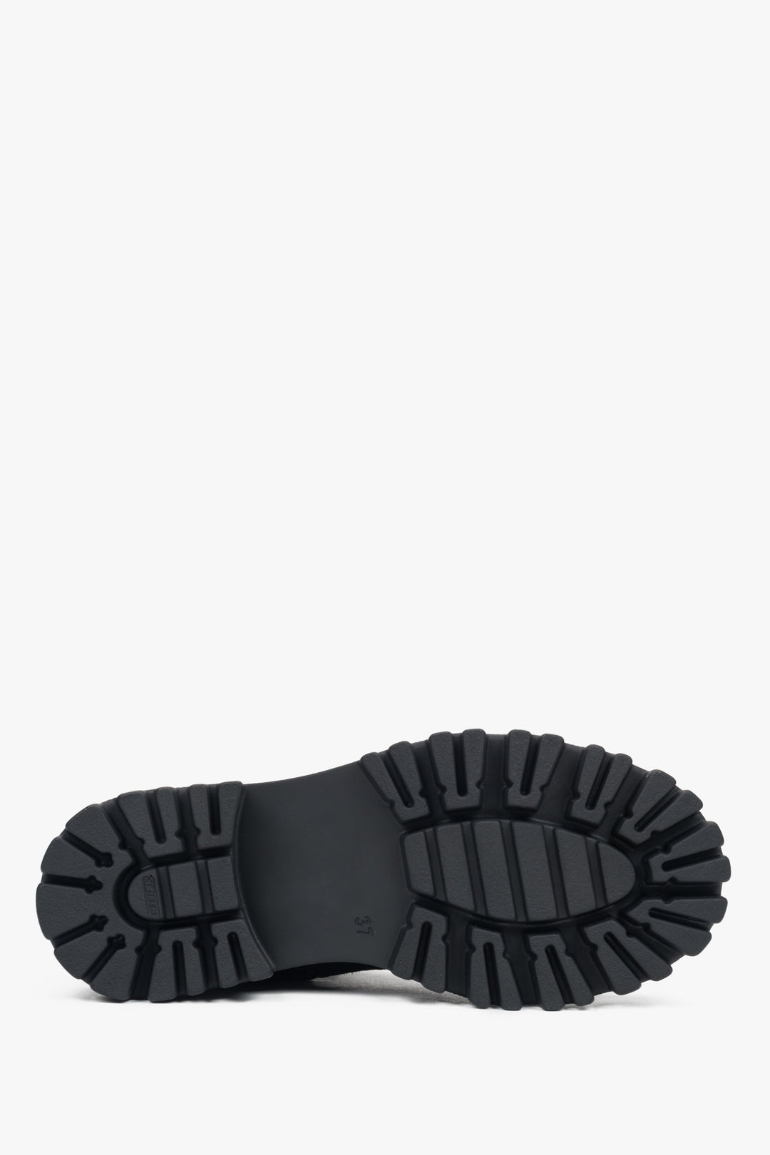 Czarne, wysokie workery z włoskiego weluru od Estro - zbliżenie na podeszwę.