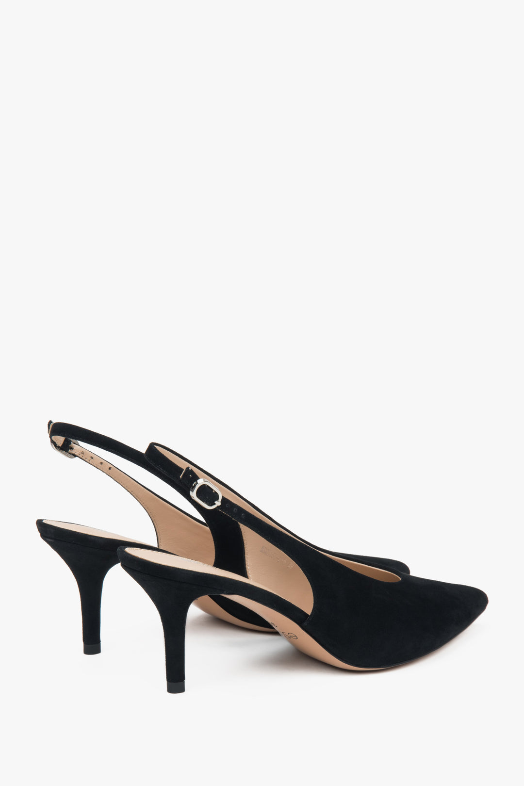 Komfortowe czarne czółenka damskie Estro z weluru, o fasonie slingback i na niskim obcasie.