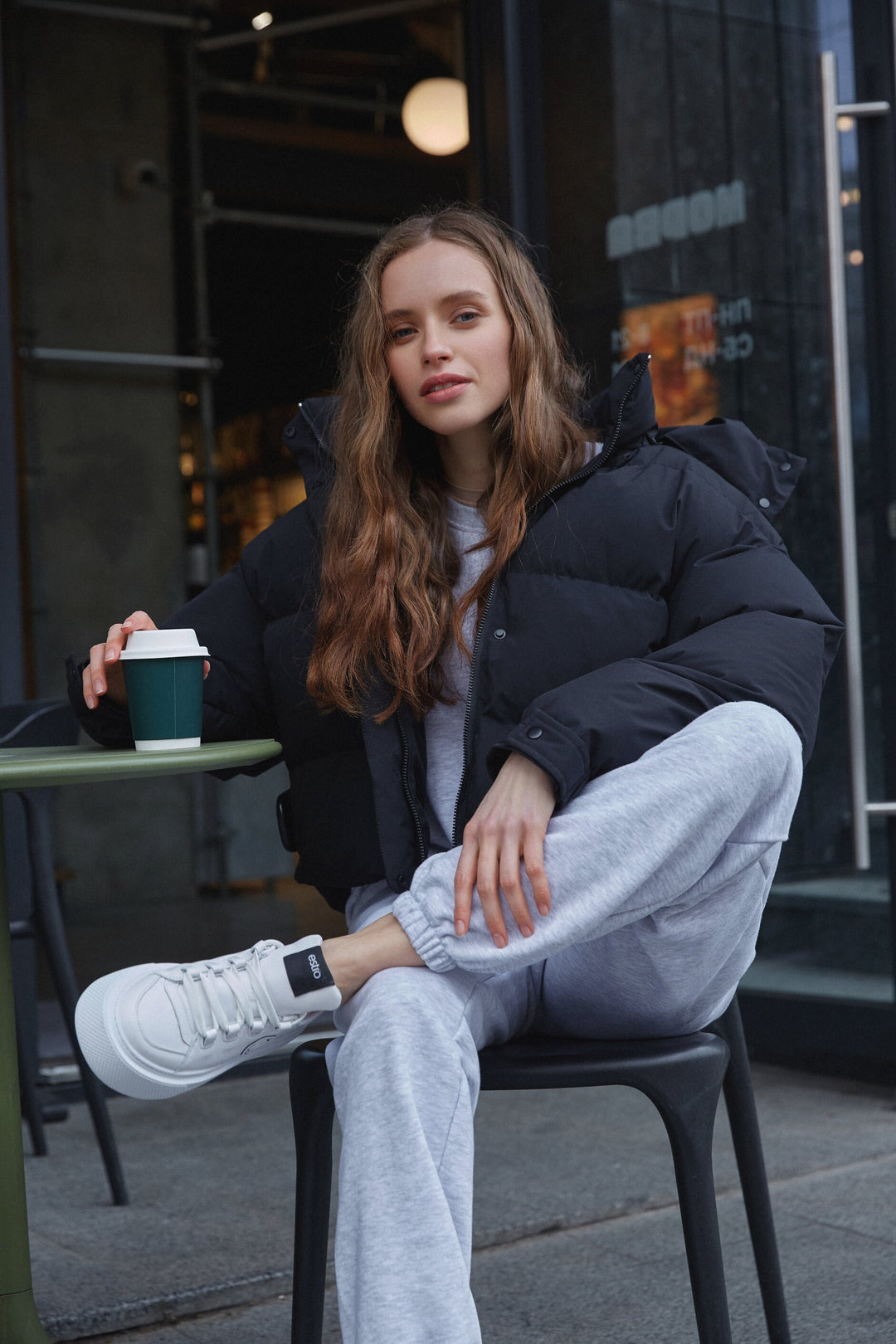 Białe trampki damskie ze skóry naturalnej na platformie Estro ER00114566