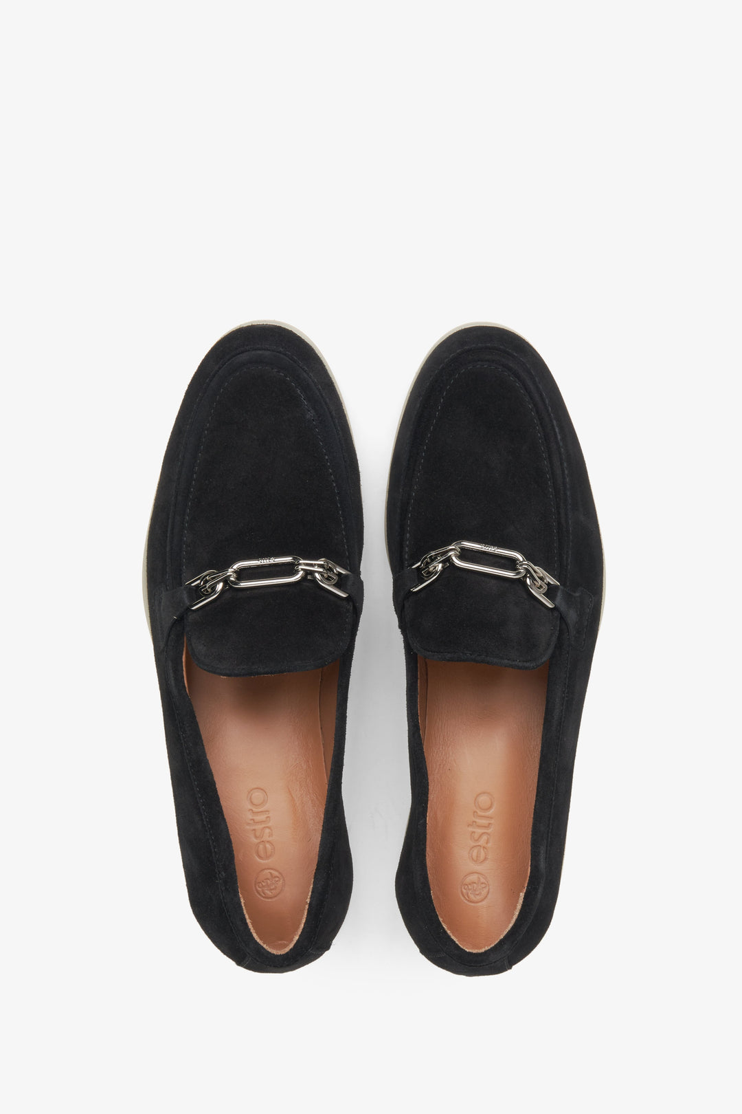 Welurowe czarne loafersy damskie Estro - prezentacja modelu z góry.