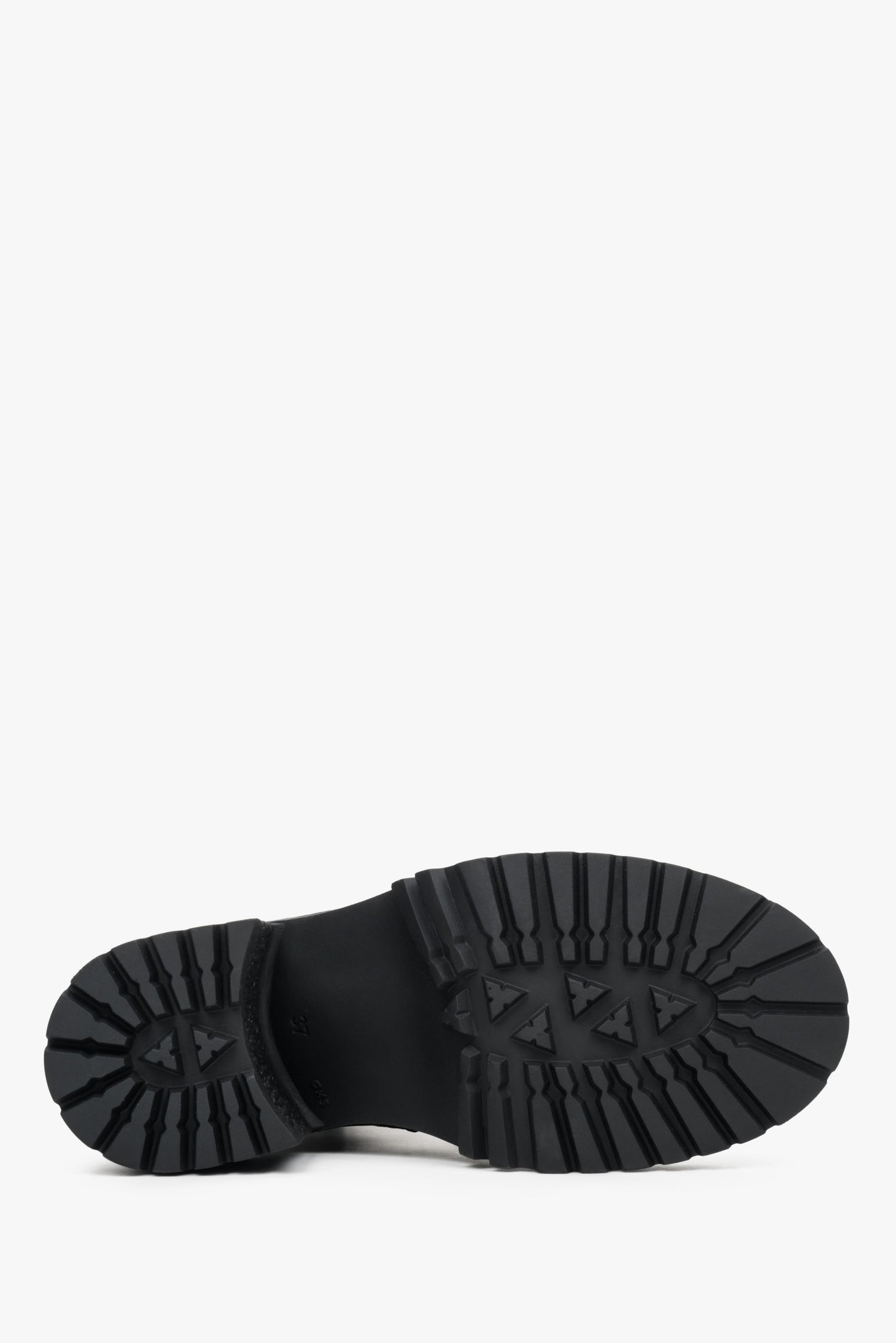 Czarne botki damskie na stabilnym obcasie Estro - zbliżenie na podeszwę.