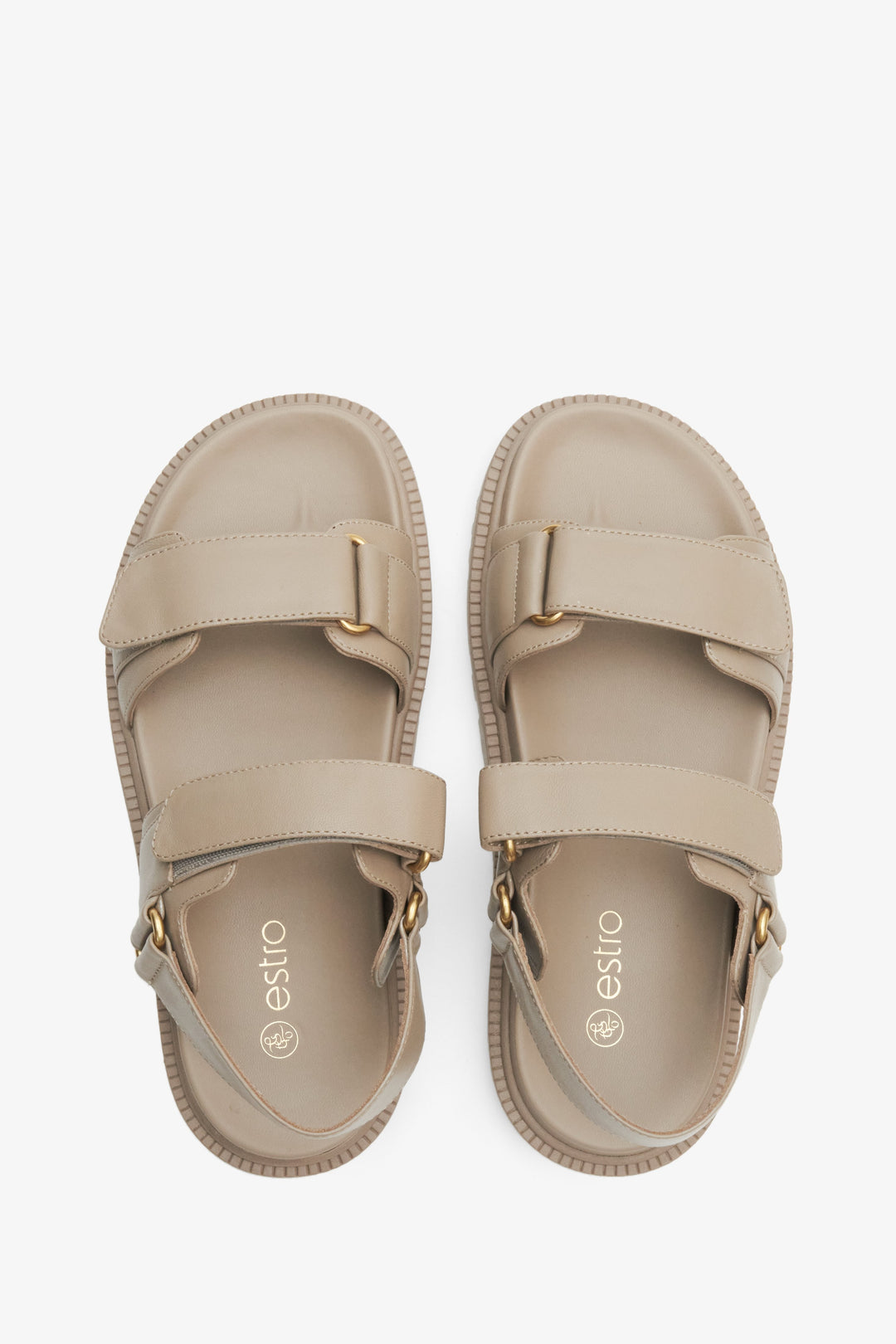 Sandały damskie beżowe ze skóry naturalnej na elastycznej podeszwie ze złotymi elemenetami.