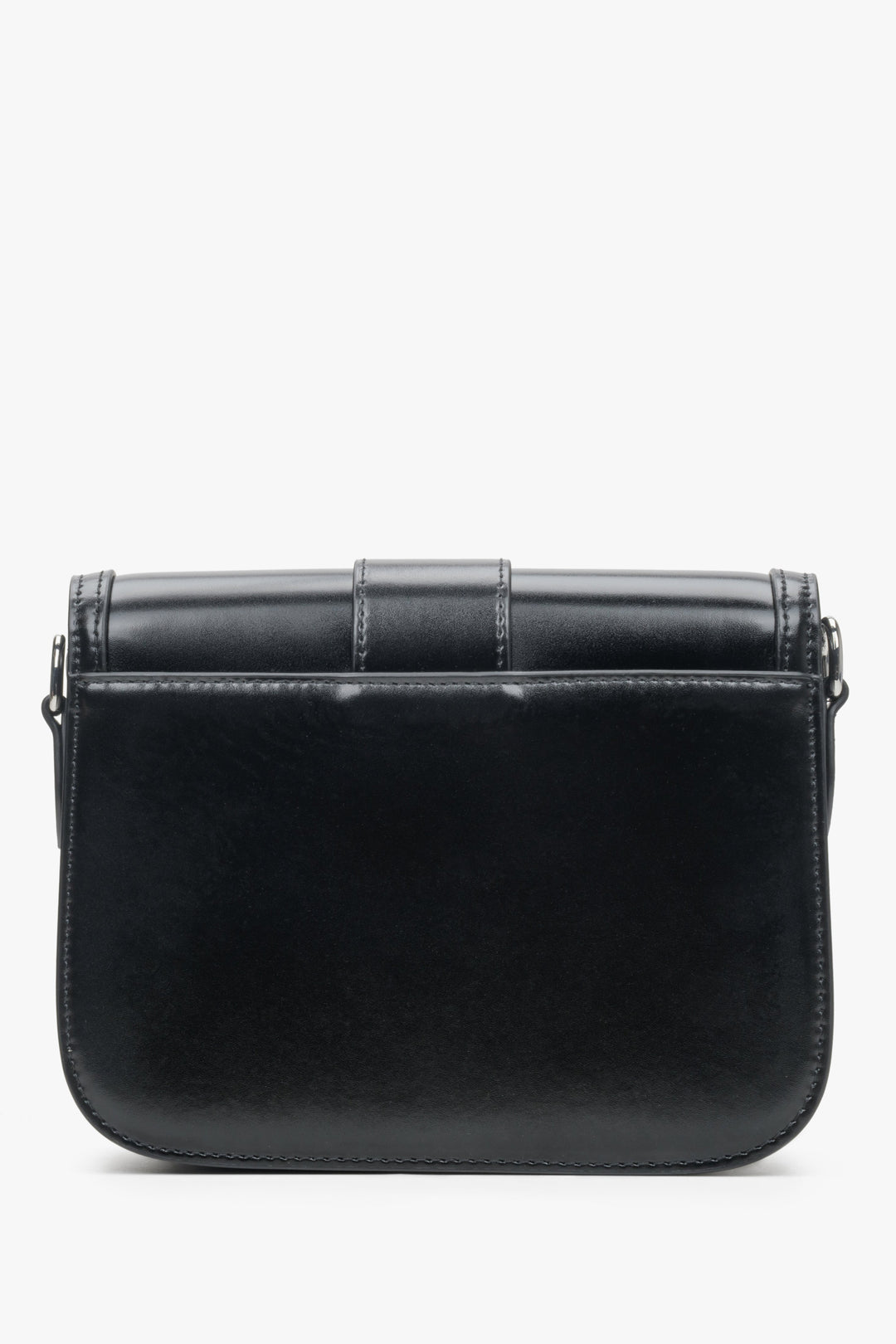Skórzana czarna mała torebka damska Estro - tył modelu.