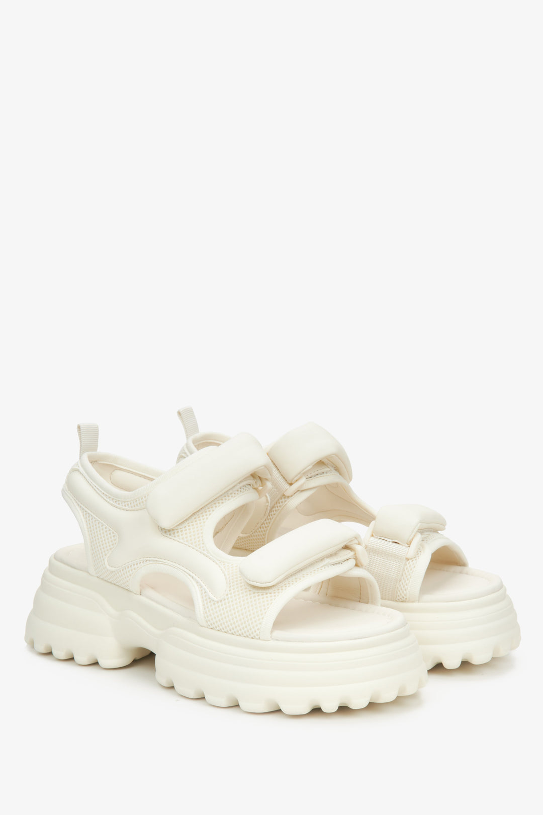 Damskie sportowe sandały w kolorze białym z grubą podeszwą ES8.