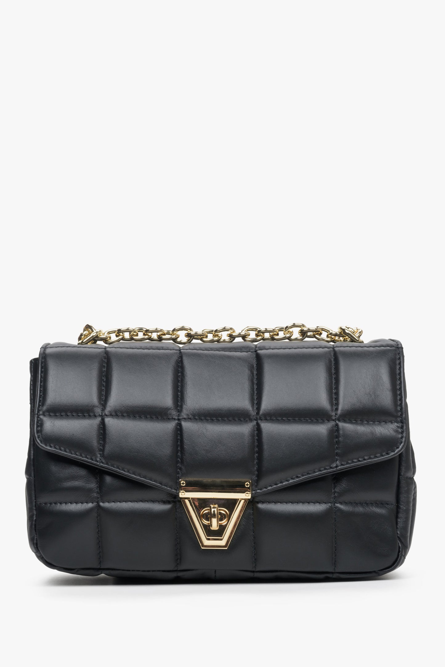 Damska, czarna torebka Estro z pikowaniem i złotym łańcuszkiem Estro.