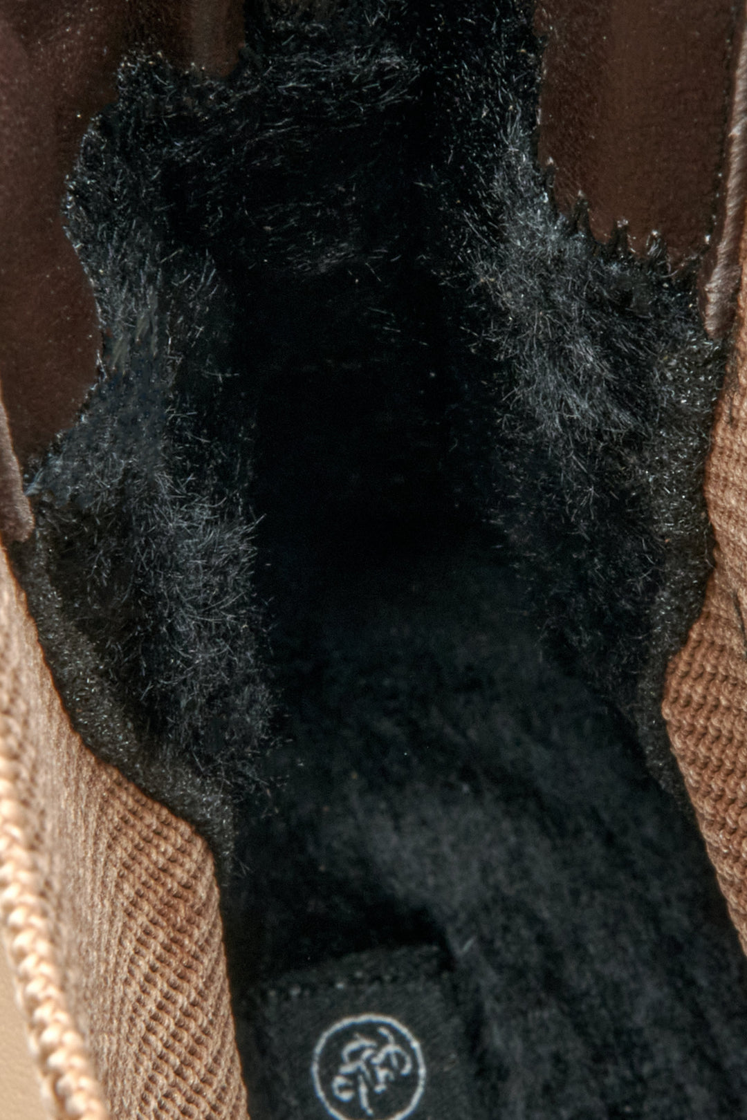 Beżowe ocieplane sztyblety damskie Estro - zbliżenie na wnętrze.