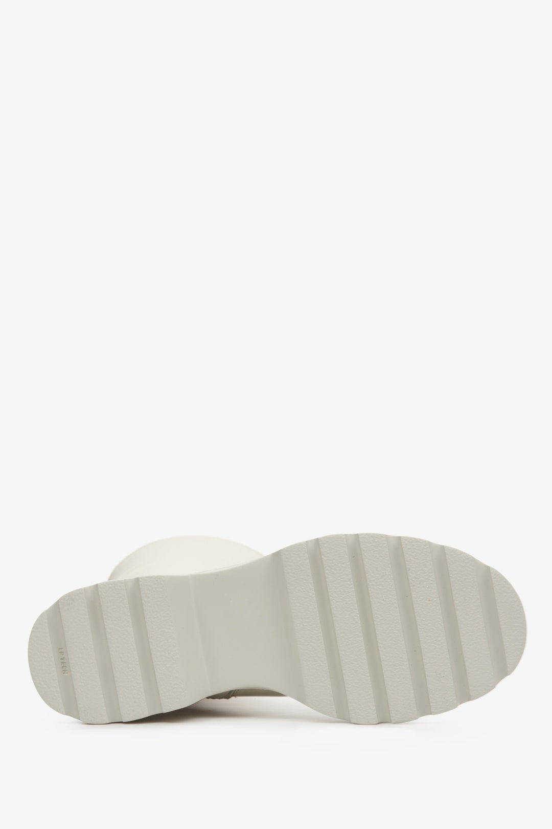 Kozaki damskie wysokie w kolorze jasnobeżowym Estro - zbliżenie na podeszwę.