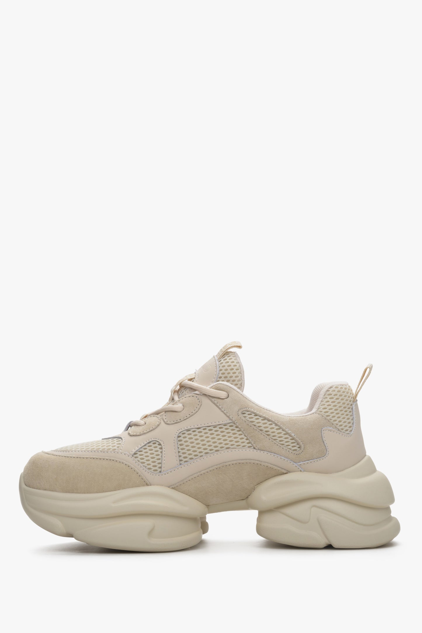 Beżowe welurowe szare sneakersy damskie z siateczką Estro - profil buta.
