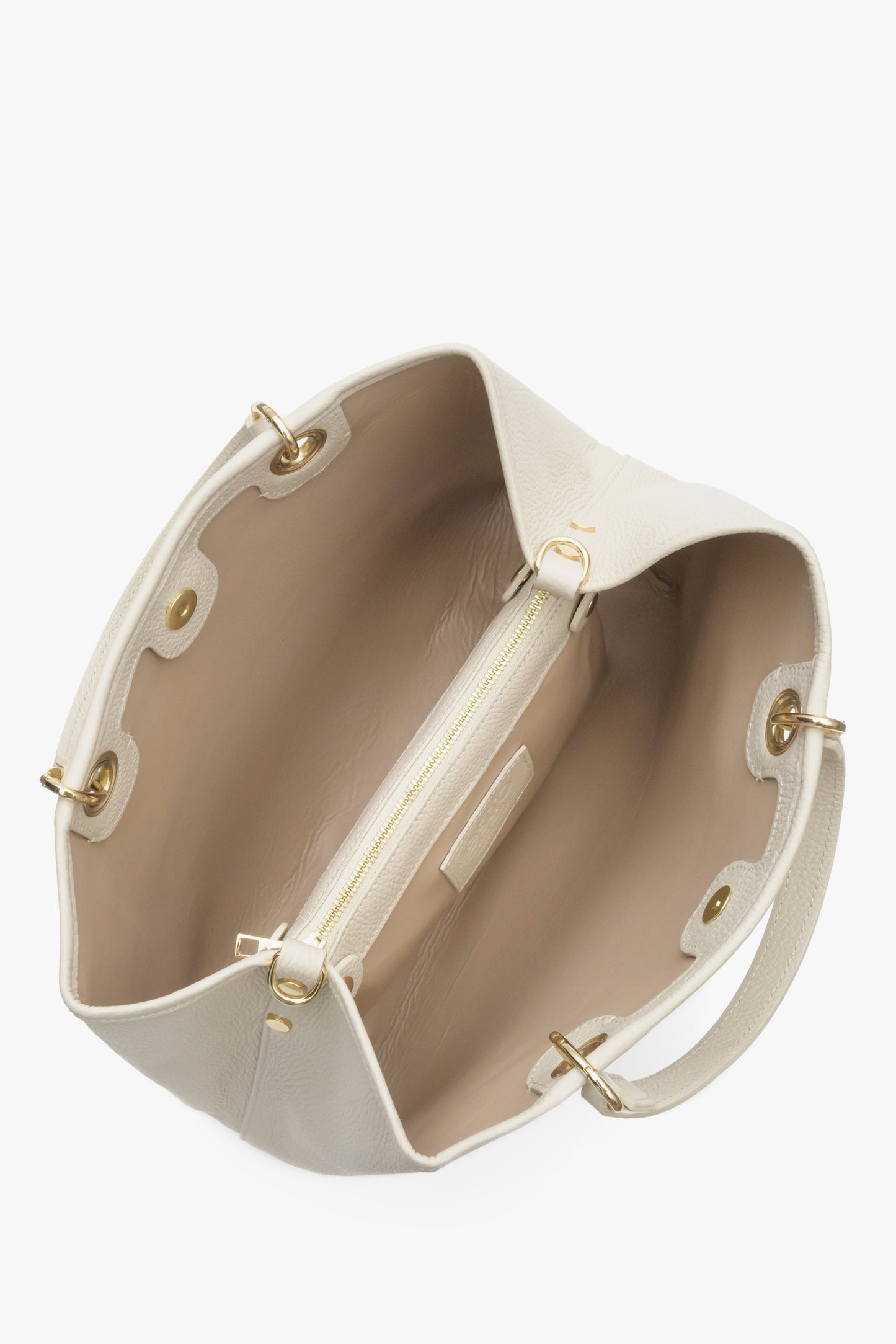 Skórzana, beżowa torebka damska Estro - prezentacja wnętrza modelu.