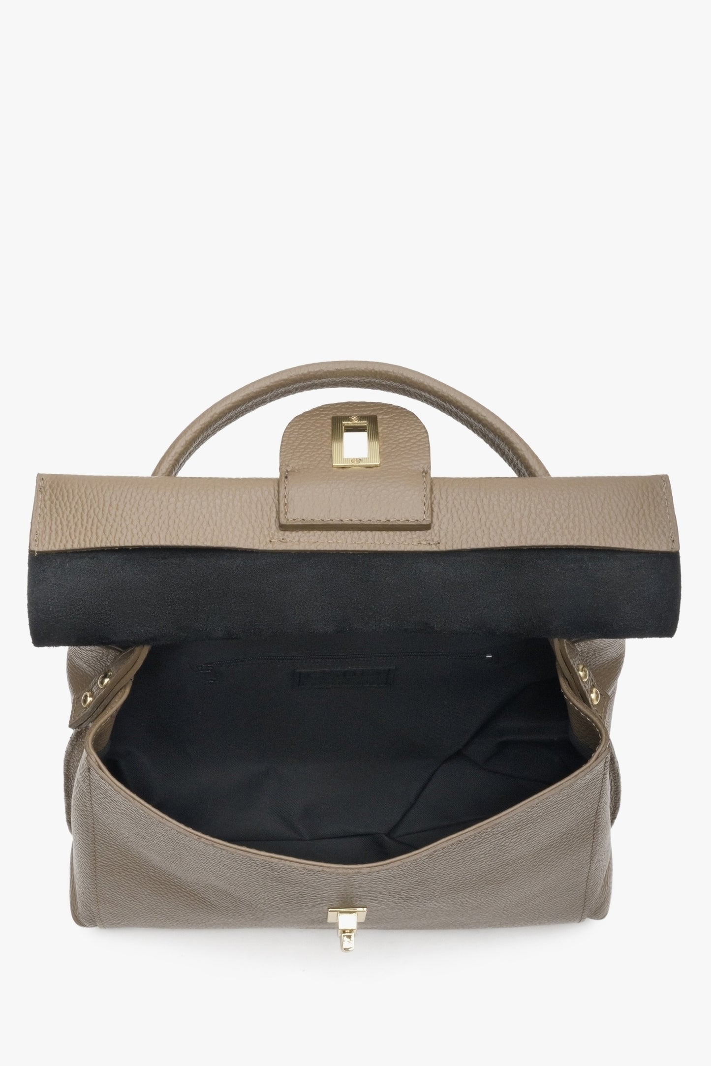 Torebka damska w kolorze brązowym typu kuferek marki Estro - zbliżenie na wnętrze.