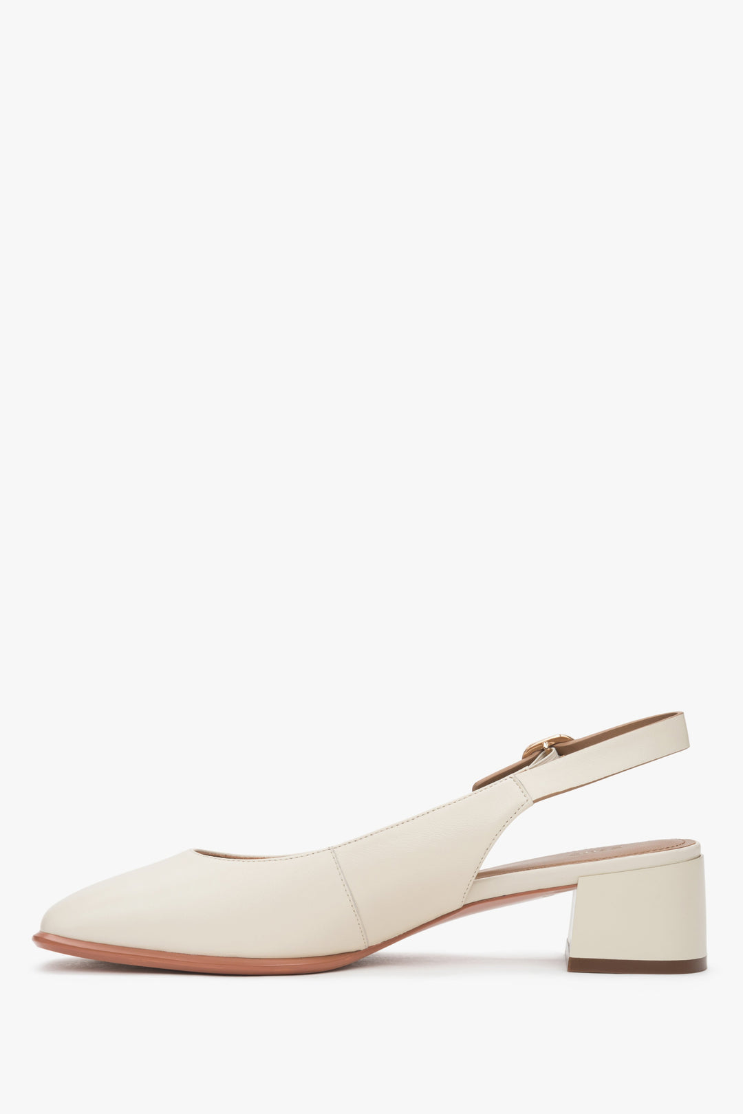 Stylowe czółenka damskie Estro w odcieniu jasnego beżu, typu slingback, osadzone na komfortowym, niskim obcasie.
