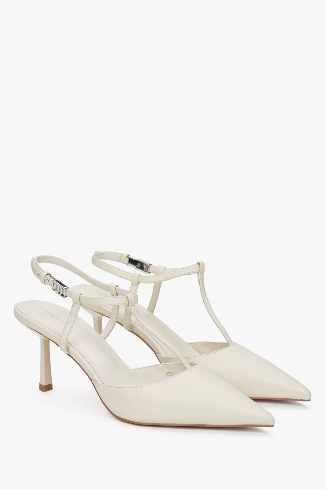 Eleganckie jasnobeżowe czółenka damskie Estro, o fasonie slingback.